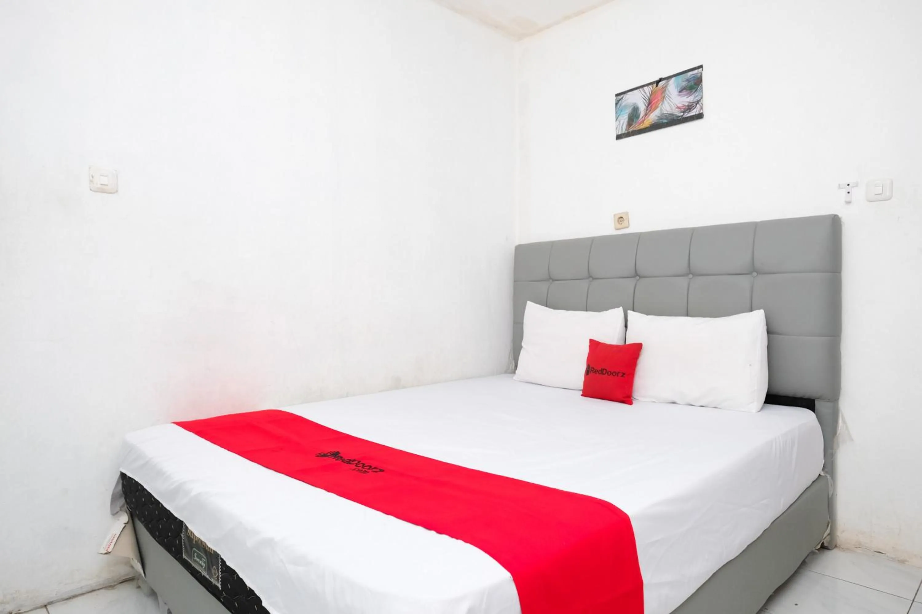 Bedroom, Bed in RedDoorz near Lippo Mall Yogyakarta 3