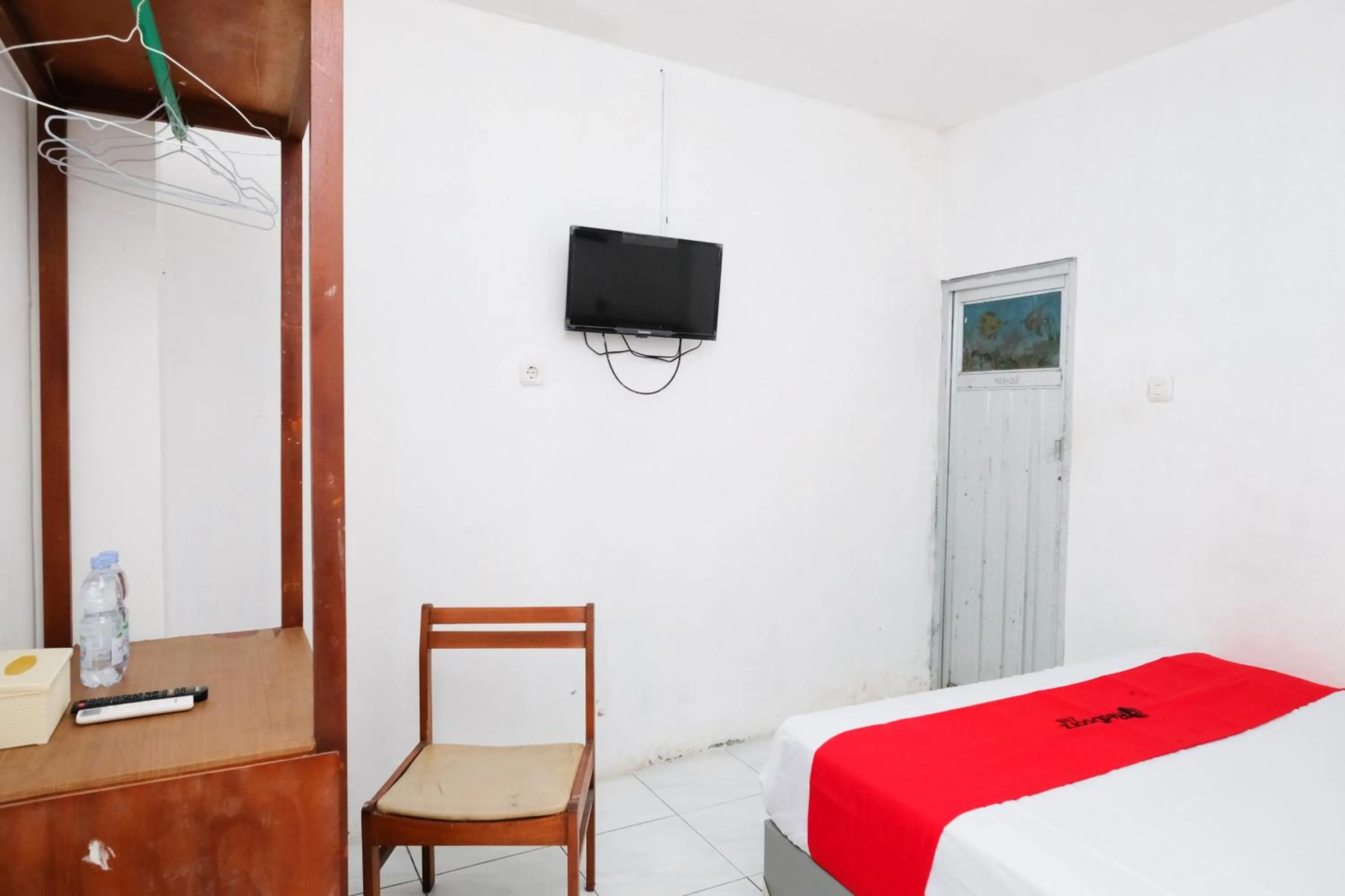Bedroom, Bed in RedDoorz near Lippo Mall Yogyakarta 3