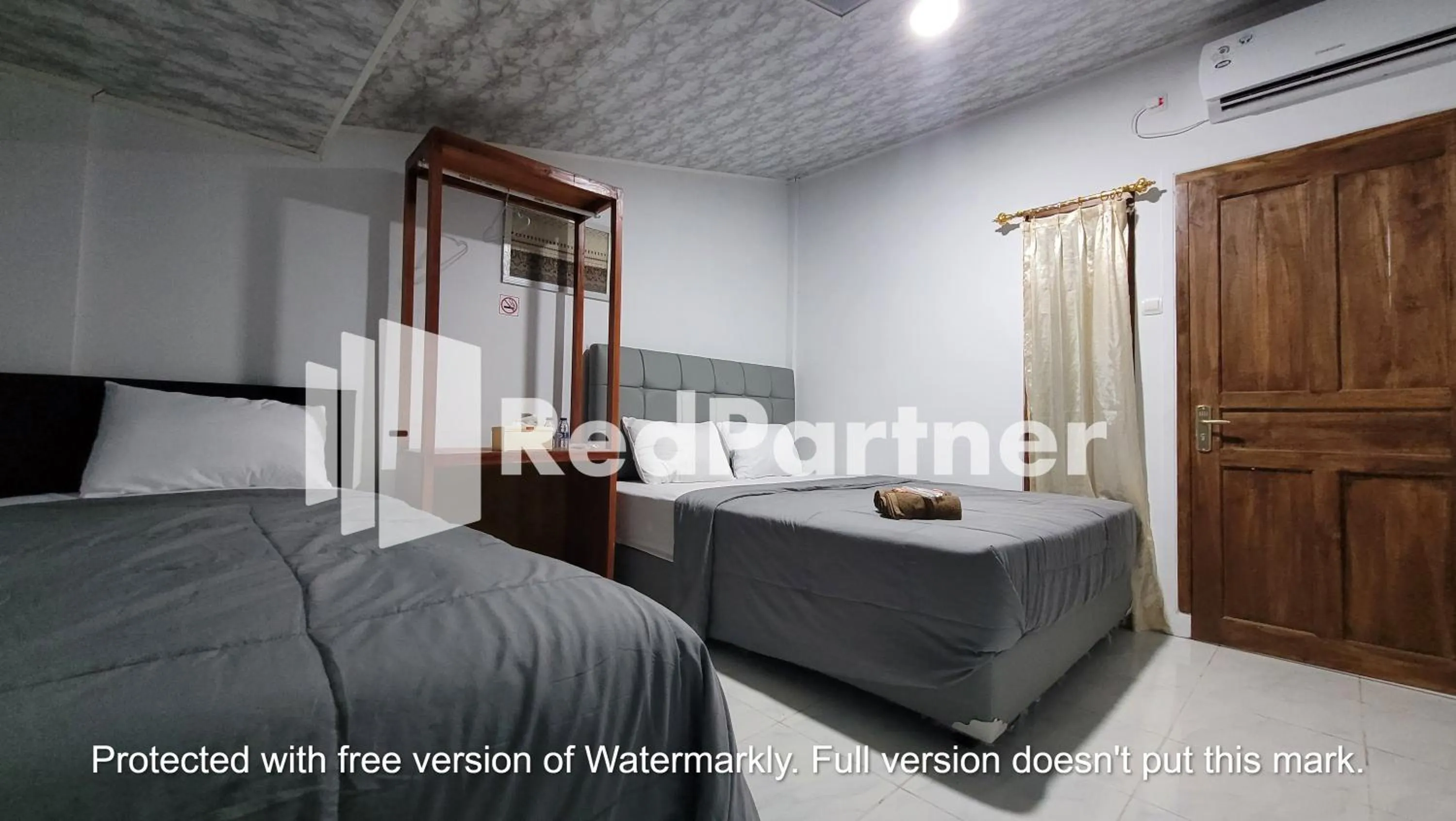 Bedroom, Bed in RedDoorz near Lippo Mall Yogyakarta 3