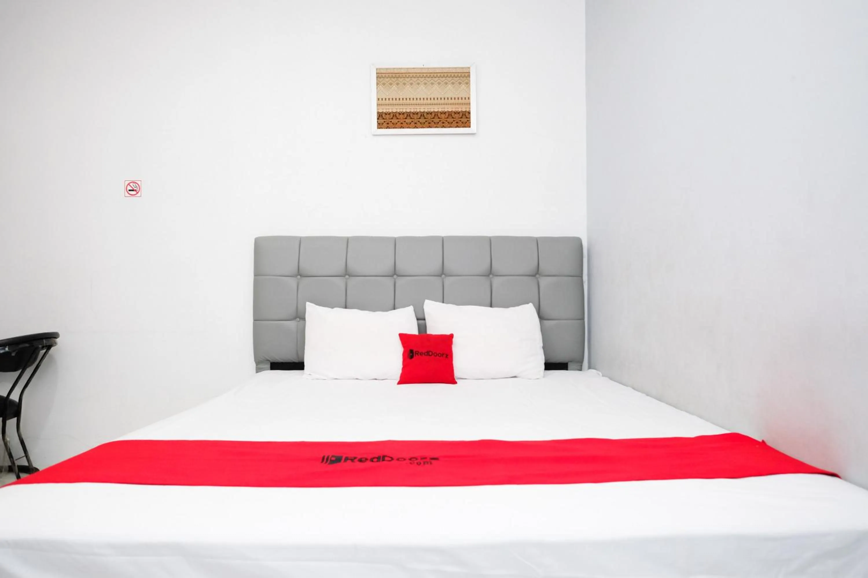 Bedroom, Bed in RedDoorz near Lippo Mall Yogyakarta 3