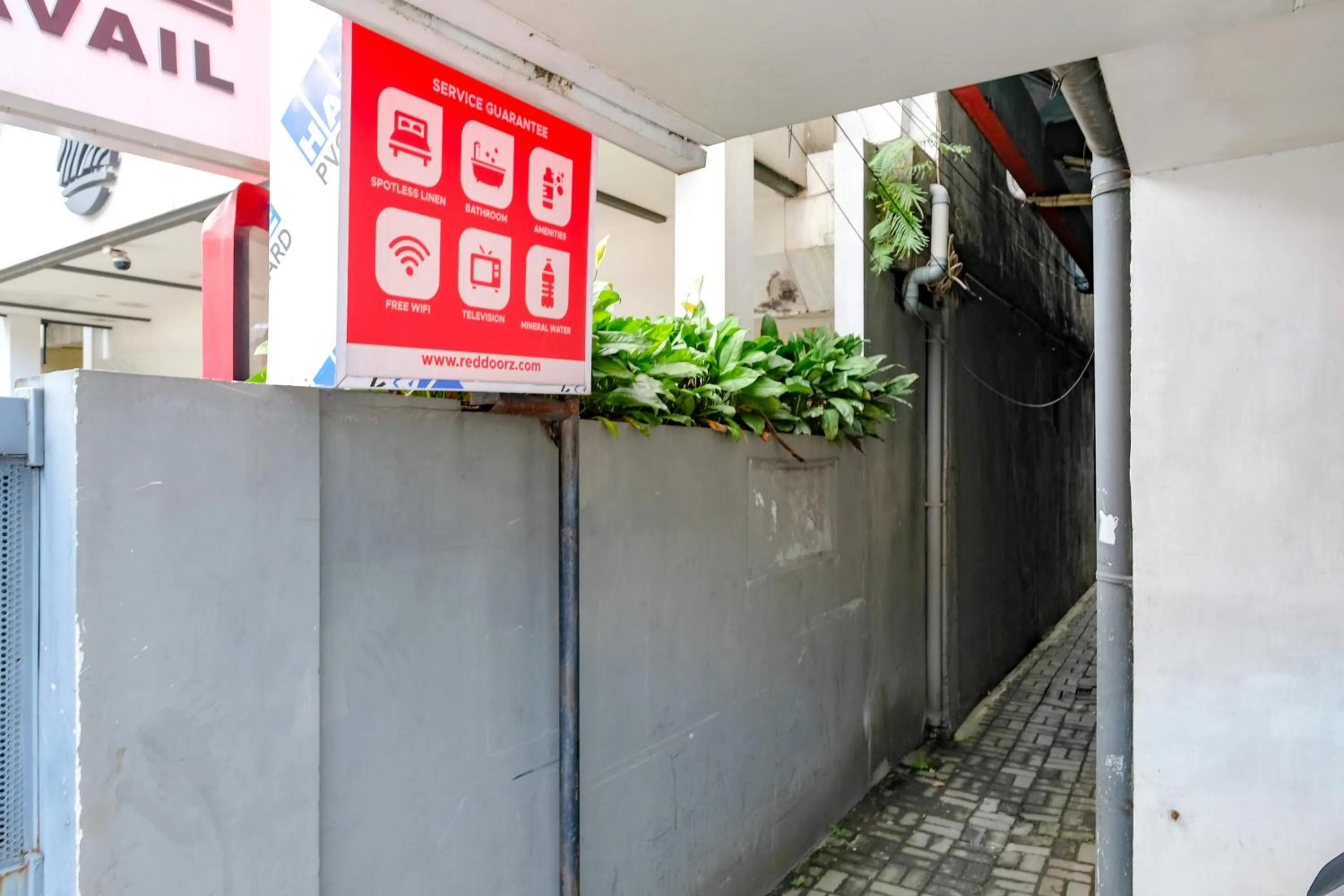 Property logo or sign in RedDoorz near Lippo Mall Yogyakarta 3