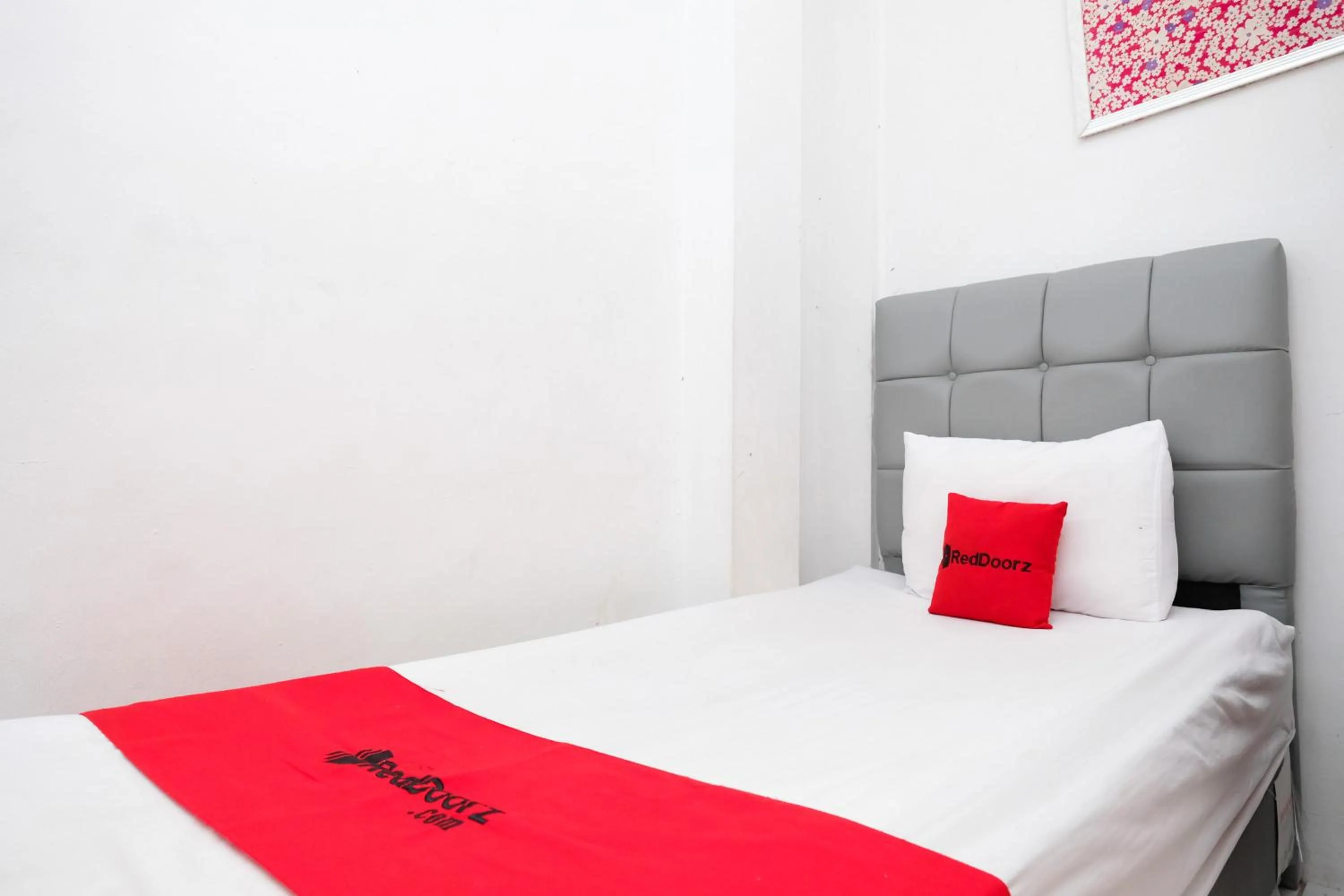 Bedroom, Bed in RedDoorz near Lippo Mall Yogyakarta 3
