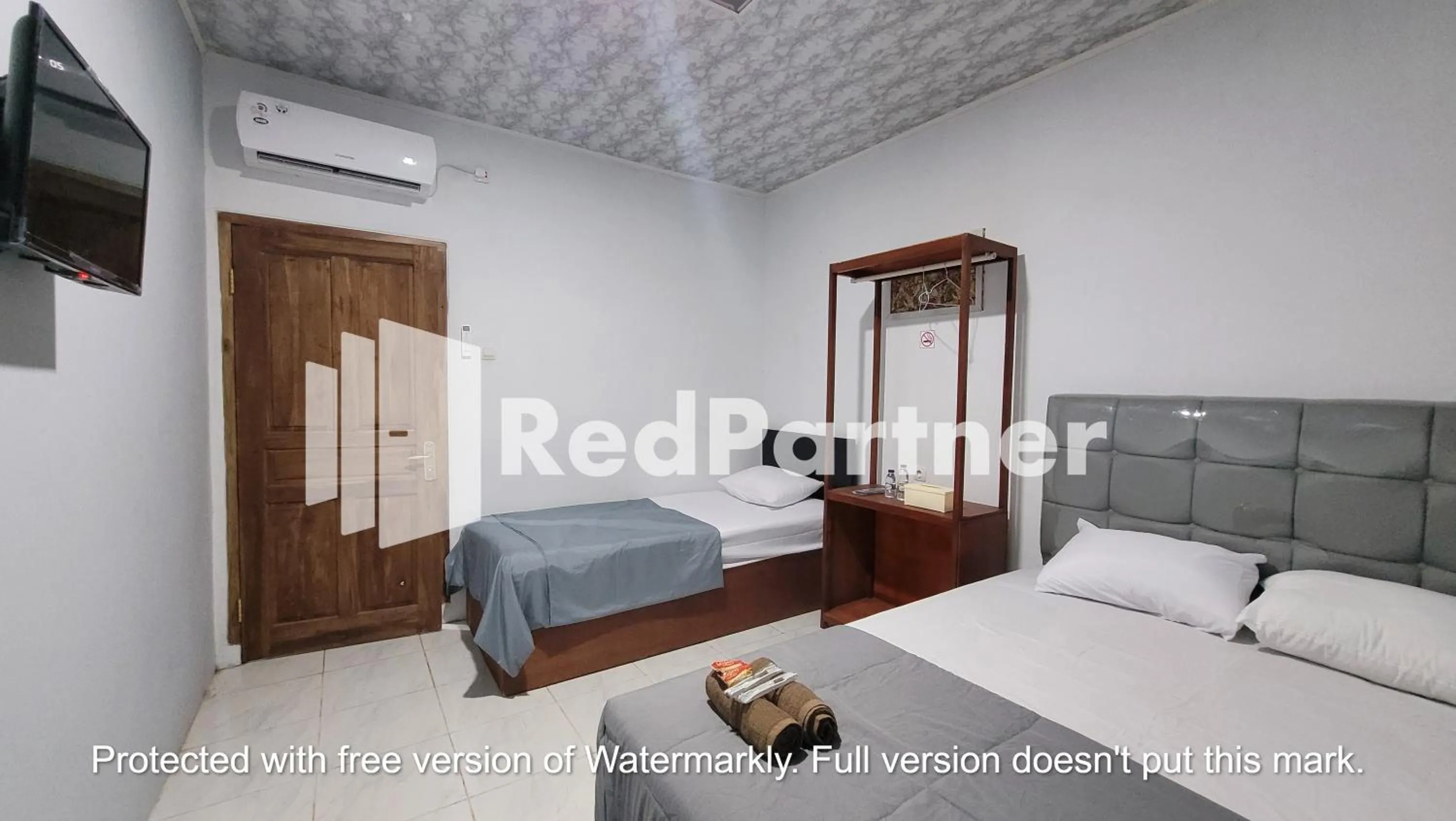 Bedroom, Bed in RedDoorz near Lippo Mall Yogyakarta 3