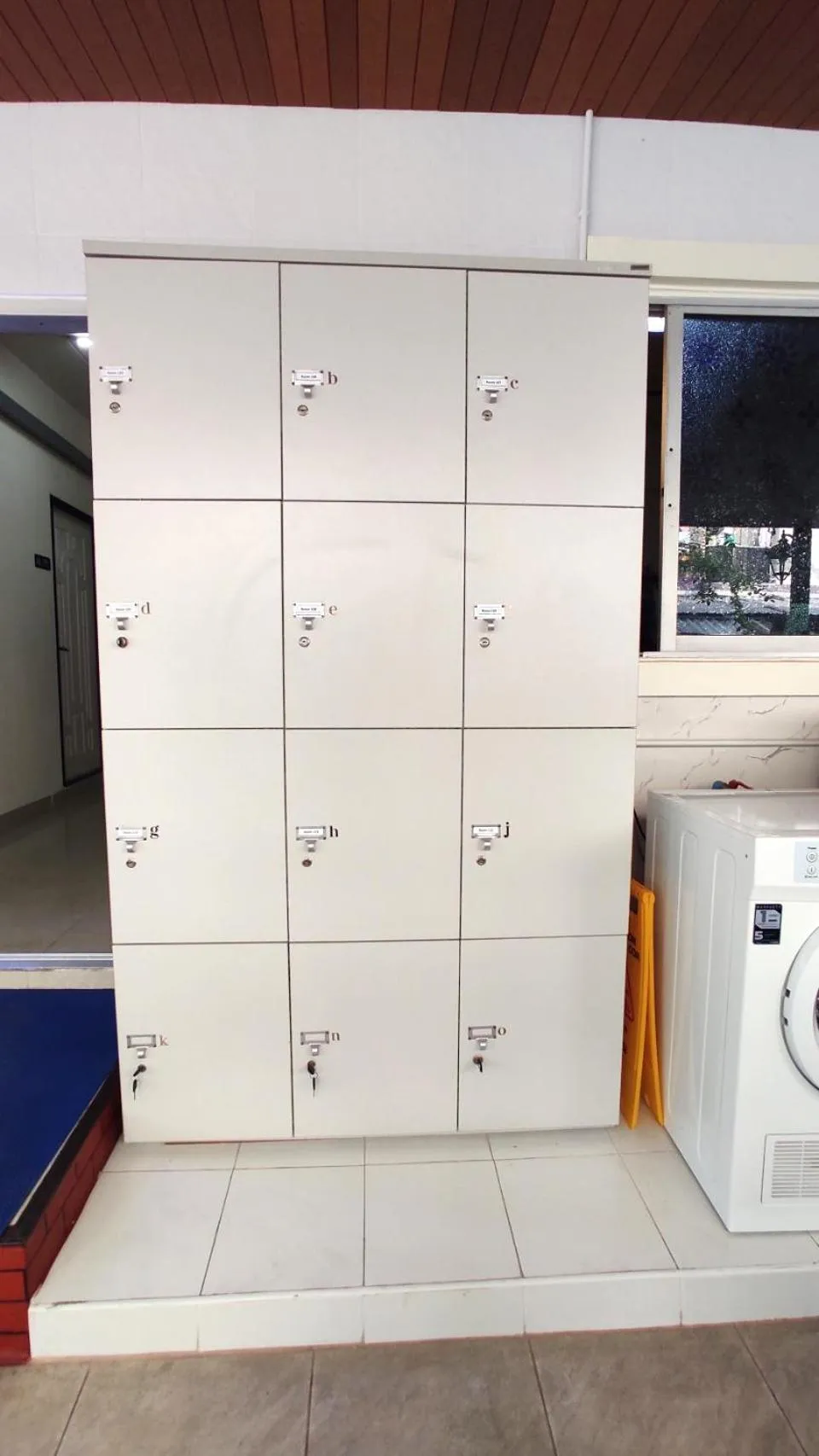 microwave in 66 Apartment