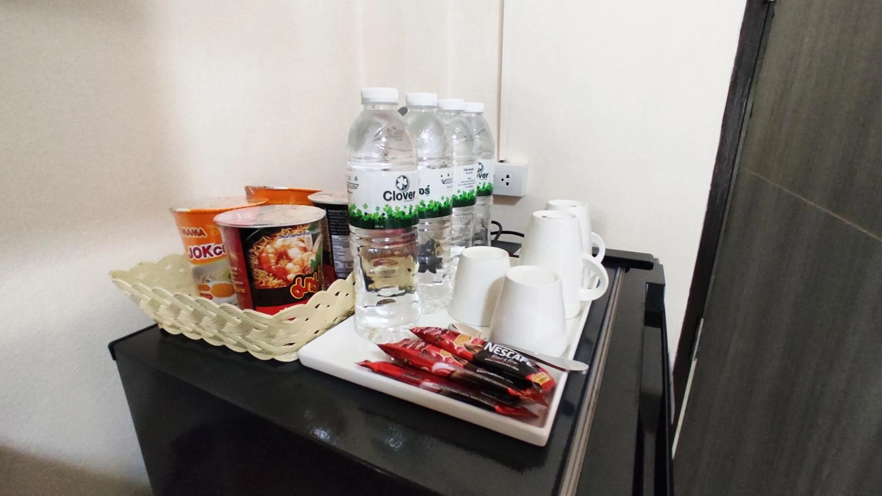 Coffee/tea facilities in 66 Apartment