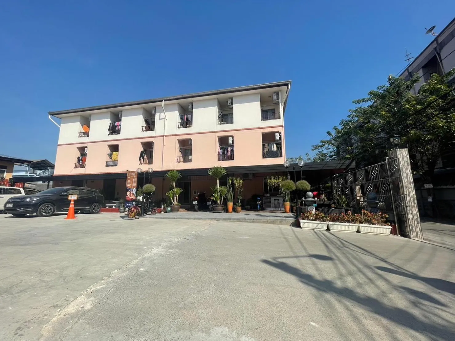 Property building in 66 Apartment