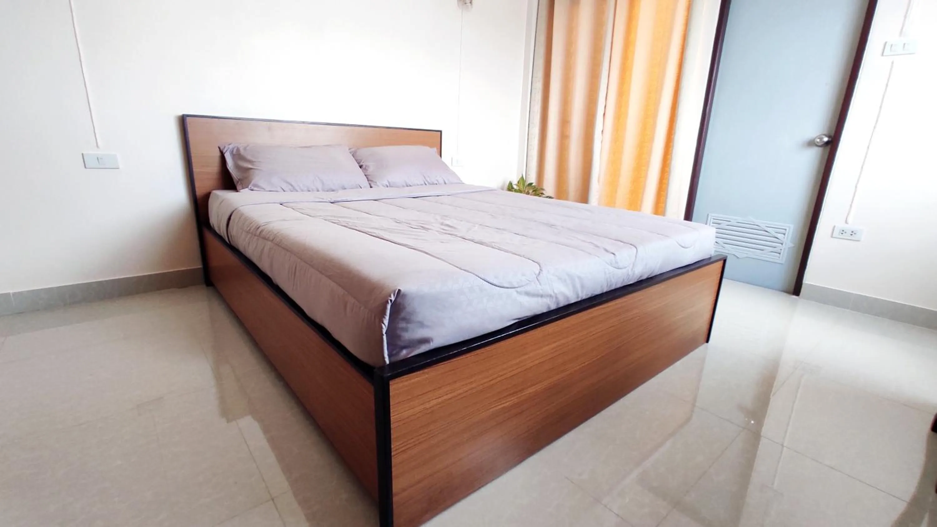 Photo of the whole room, Bed in 66 Apartment