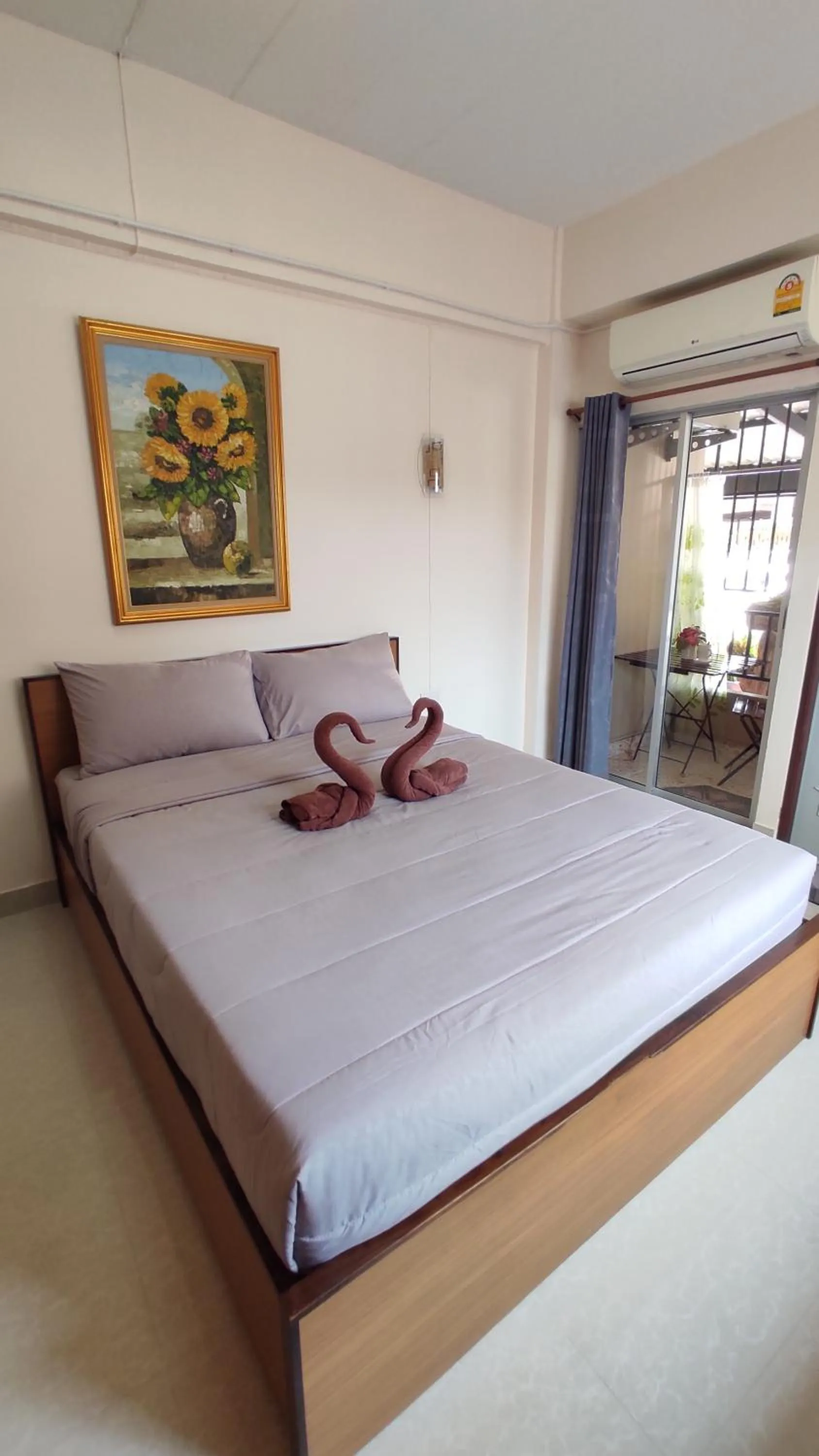 Photo of the whole room, Bed in 66 Apartment