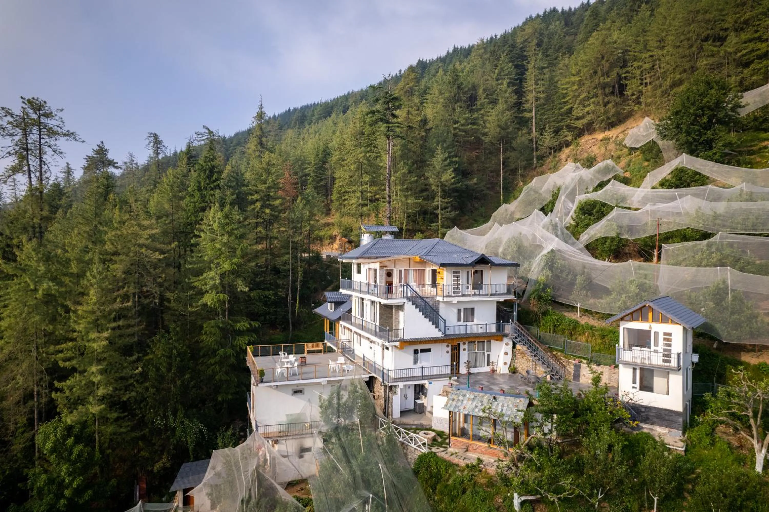 Jomotel Dayaar - An Apple Orchard Villa