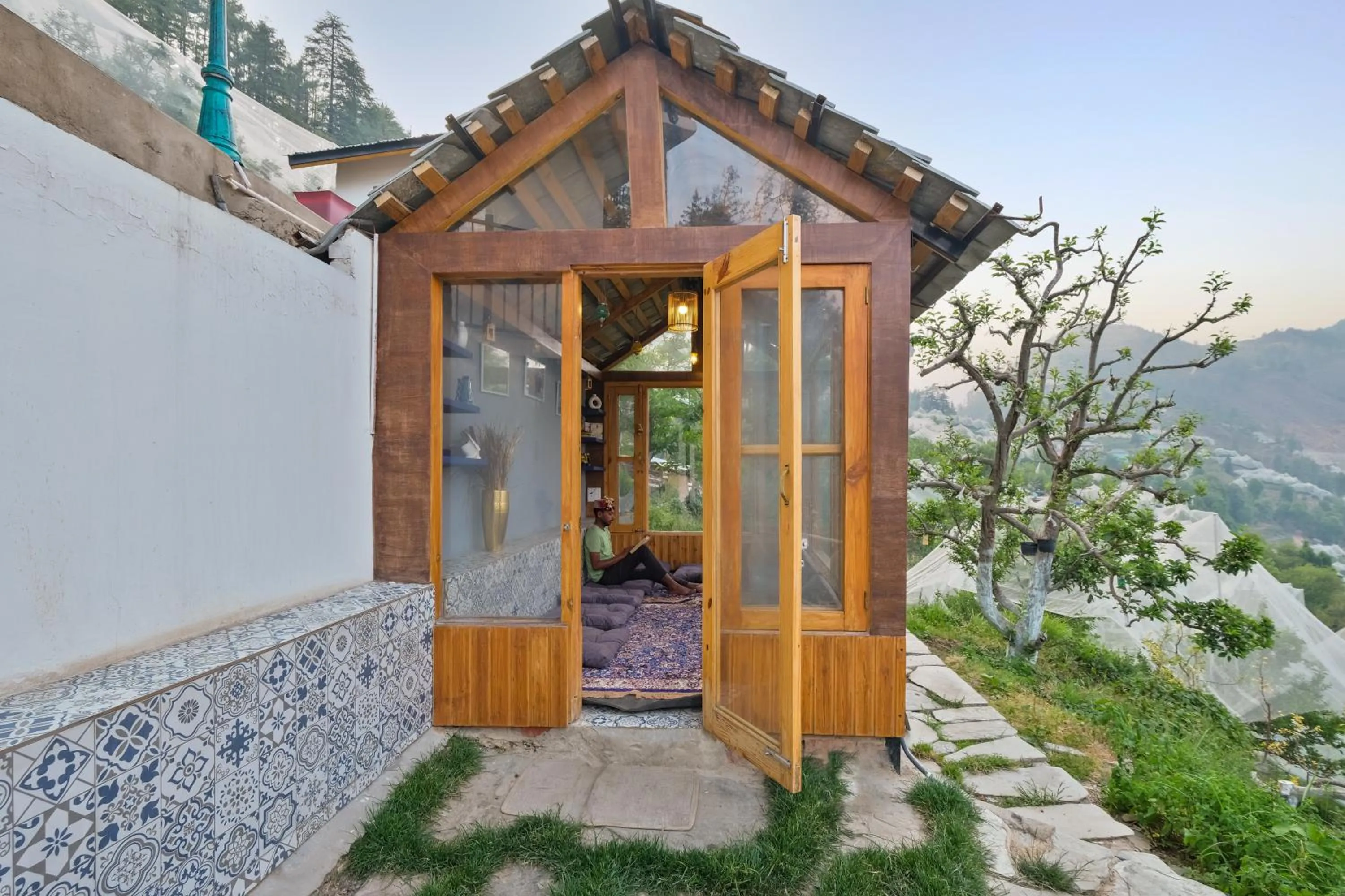 Jomotel Dayaar - An Apple Orchard Villa