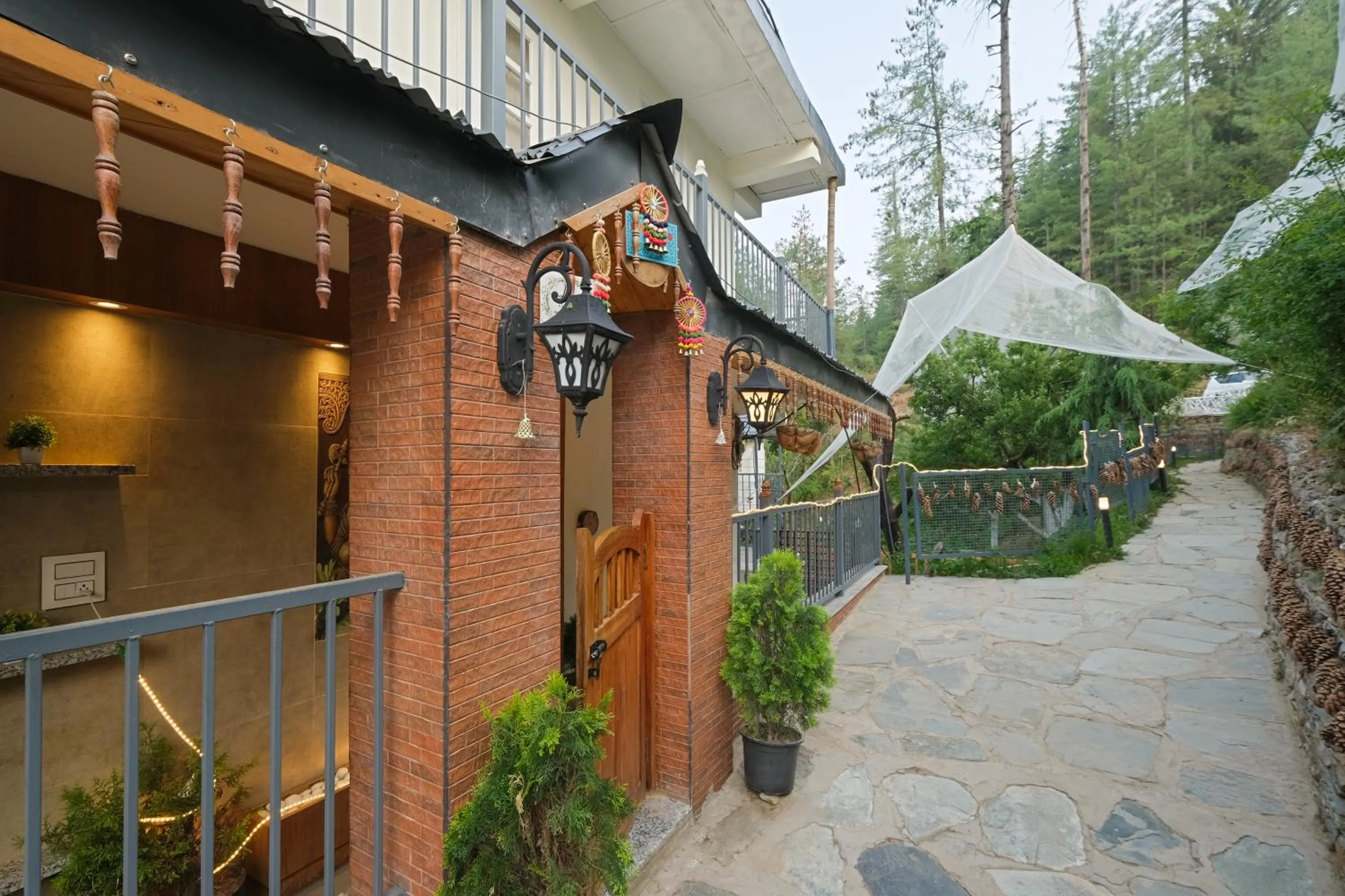 Day in Jomotel Dayaar - An Apple Orchard Villa