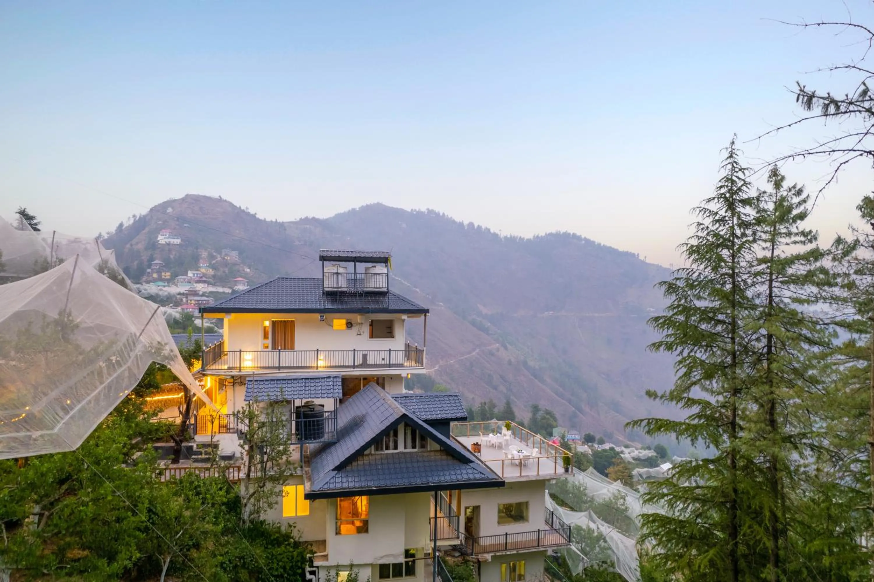 Jomotel Dayaar - An Apple Orchard Villa