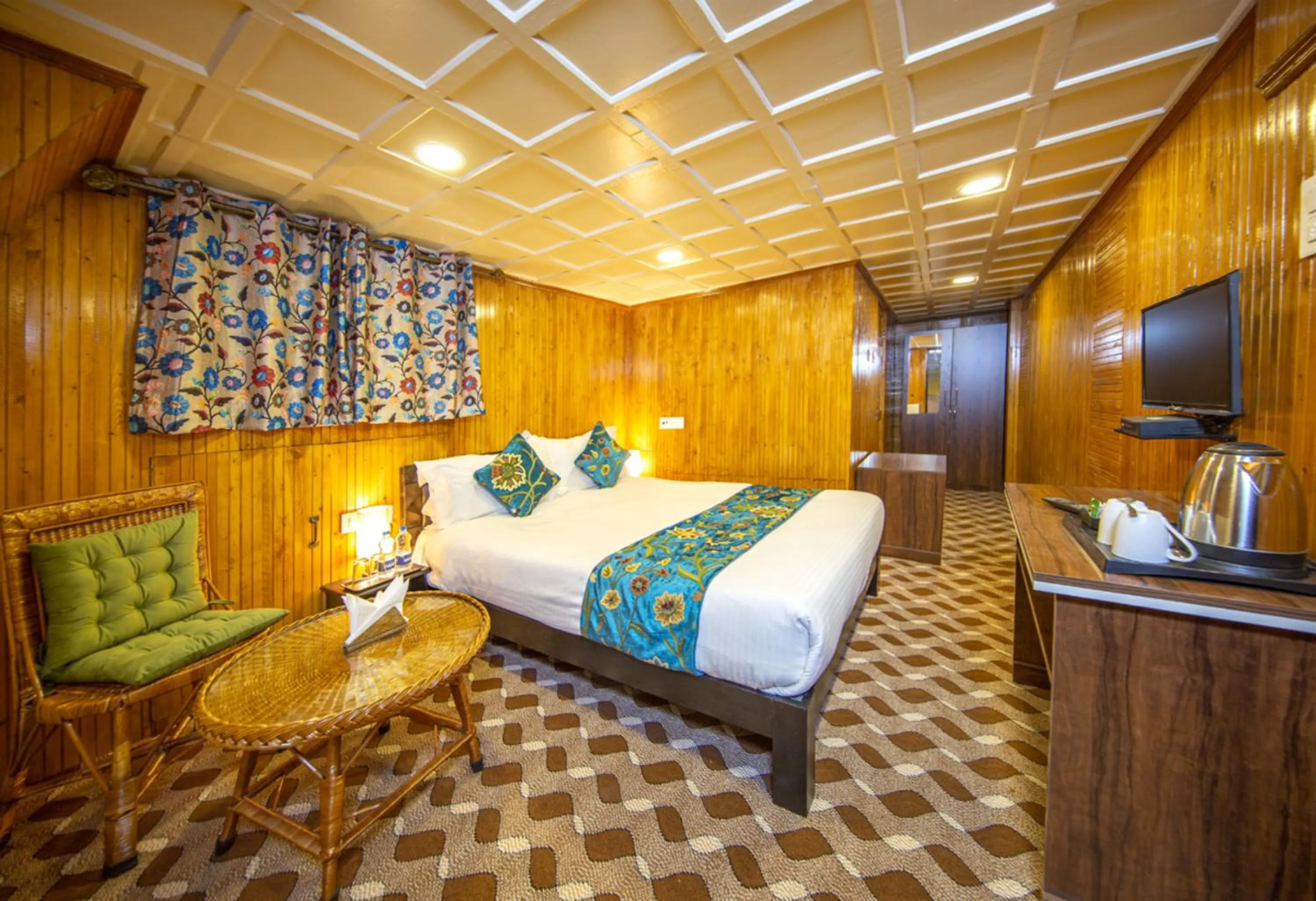 TV and multimedia, Bed in Gulmarg Ski Hill Resort