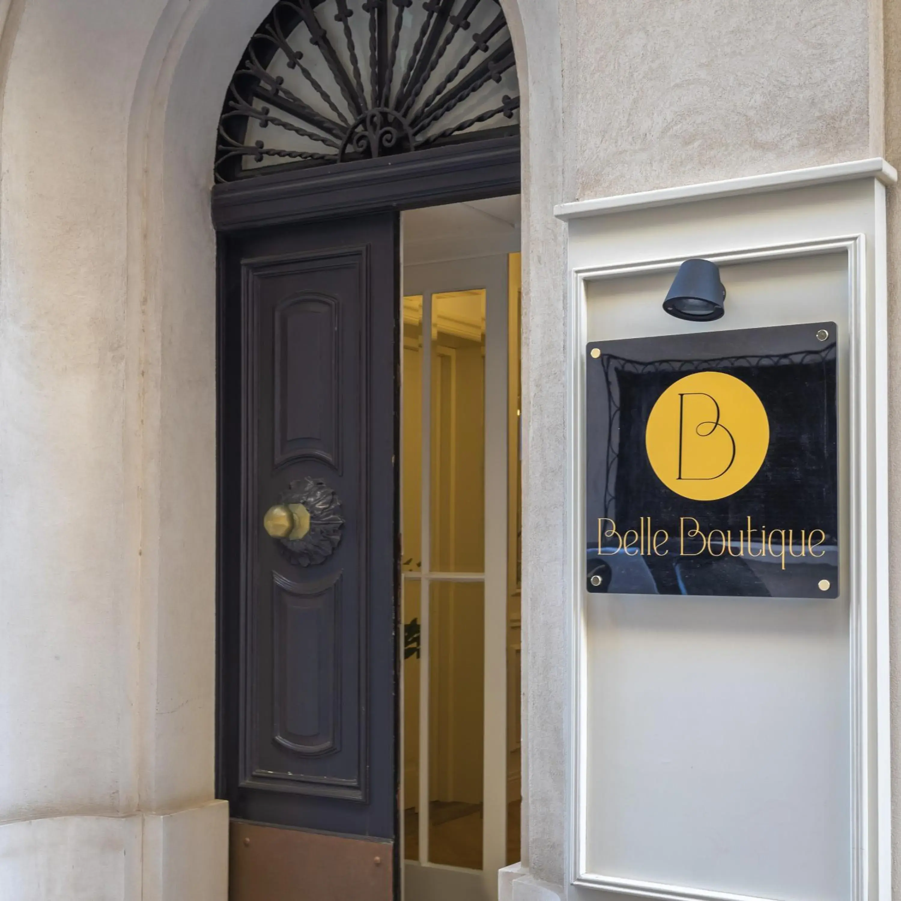 Facade/entrance in Belle Boutique Facade/entrance in Belle Boutique