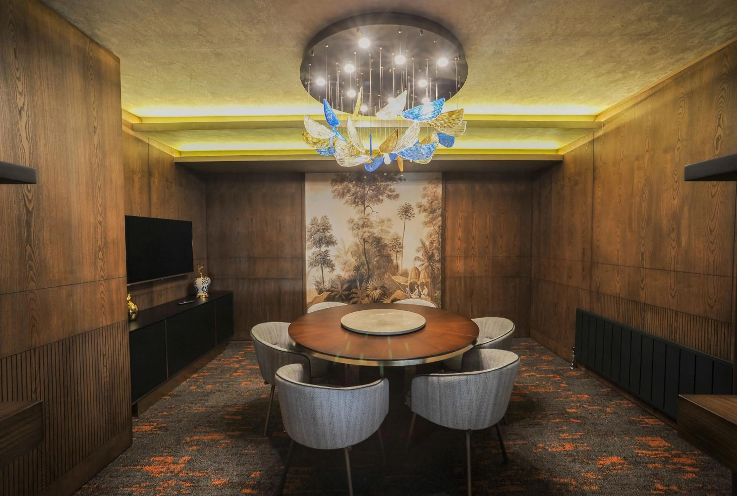 Restaurant/places to eat in The Alpfine Hotel