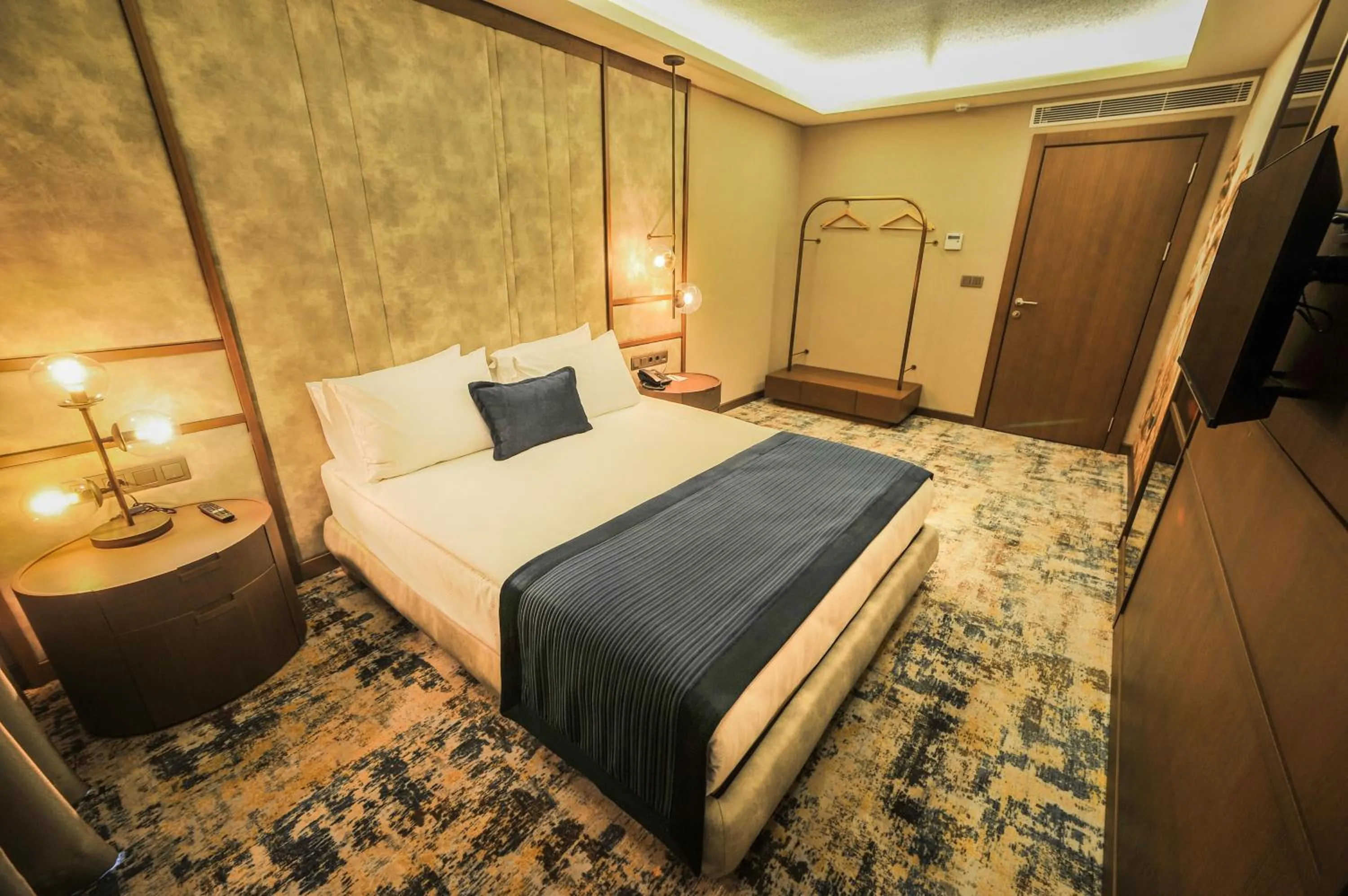 Bedroom, Bed in The Alpfine Hotel