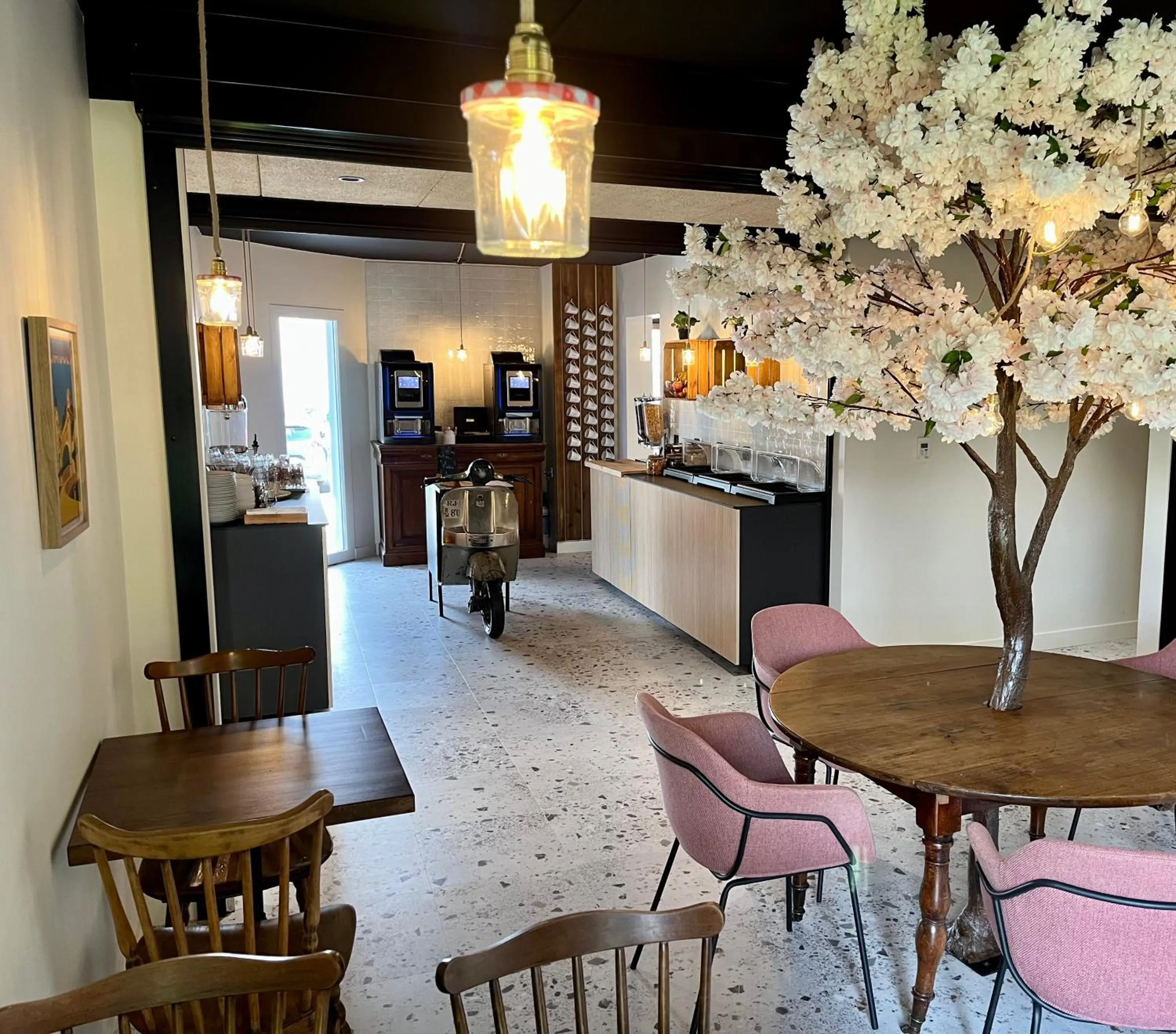 Breakfast in Théo Hôtel Limoges, The Originals City