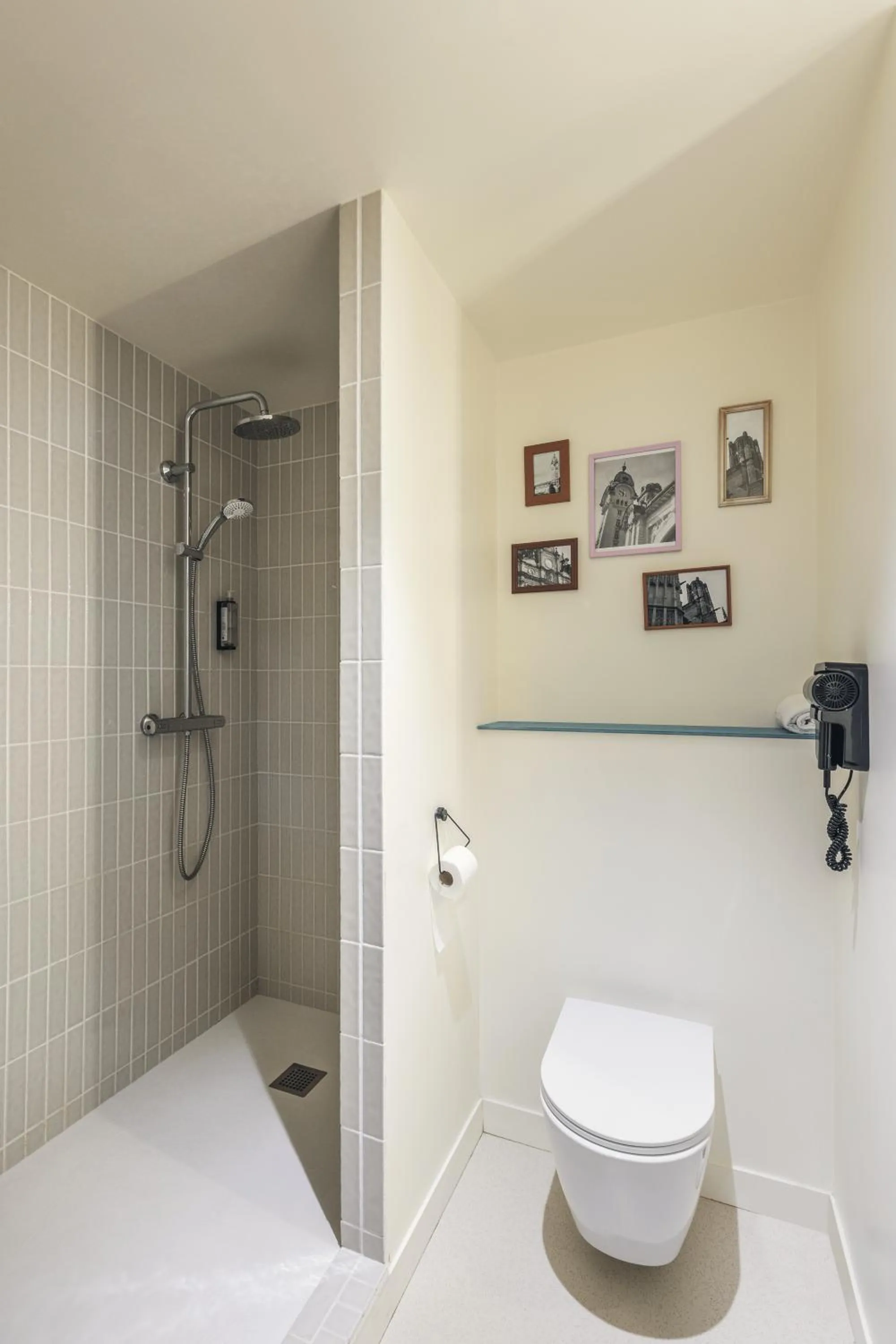 Bathroom in Théo Hôtel Limoges, The Originals City