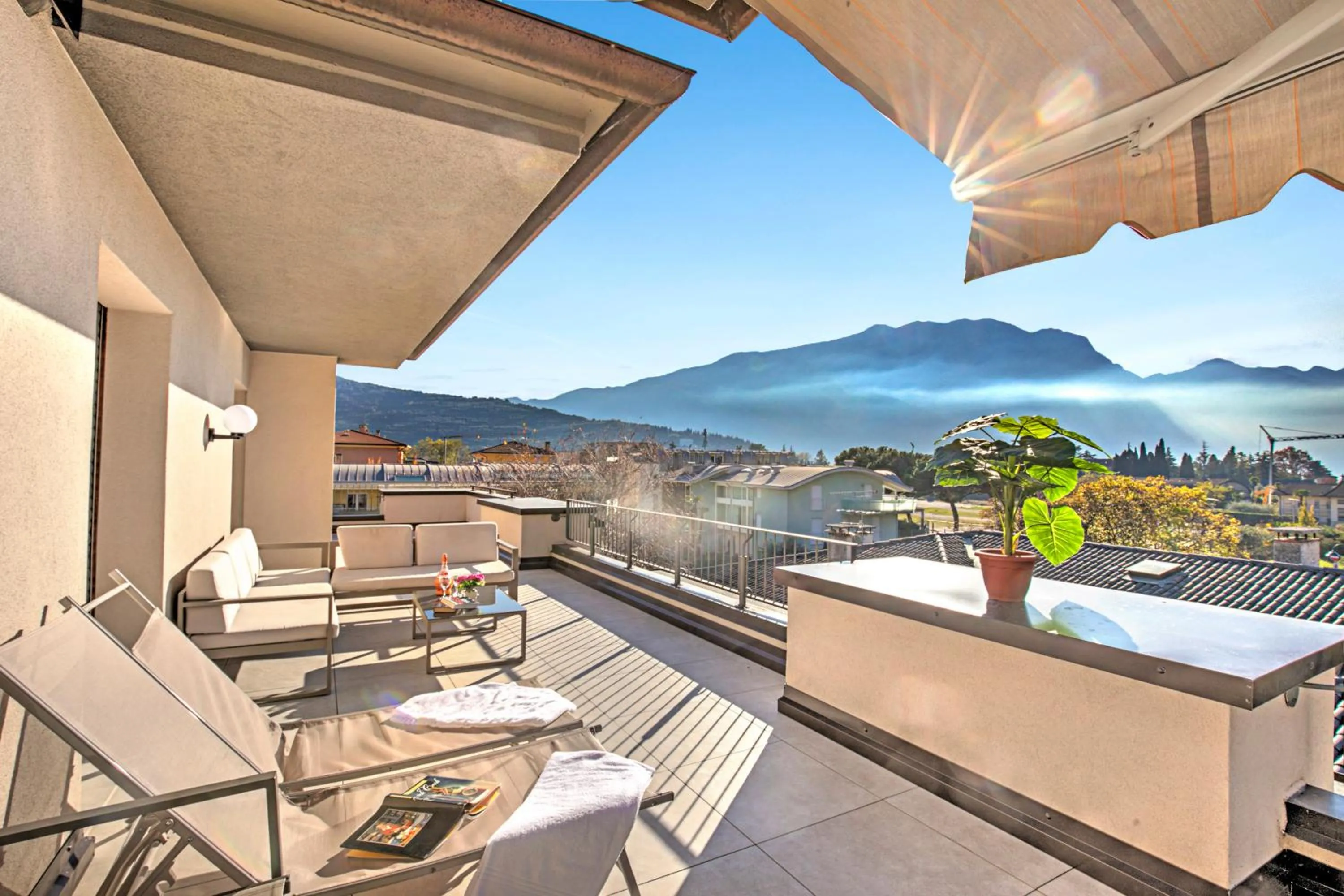 Balcony/Terrace in Antares150m from the Lake - Happy Rentals