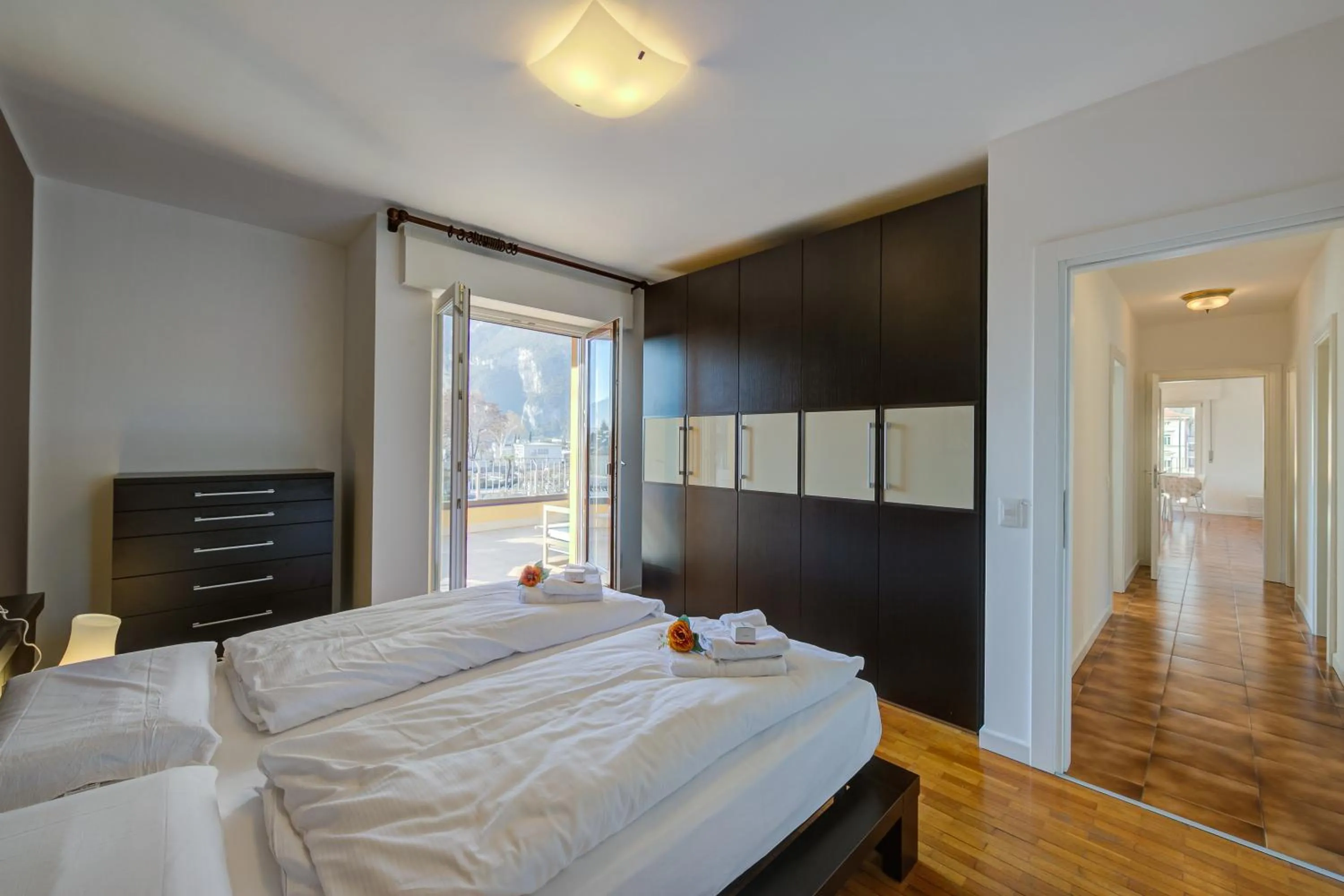 Bedroom, Bed in Antares150m from the Lake - Happy Rentals