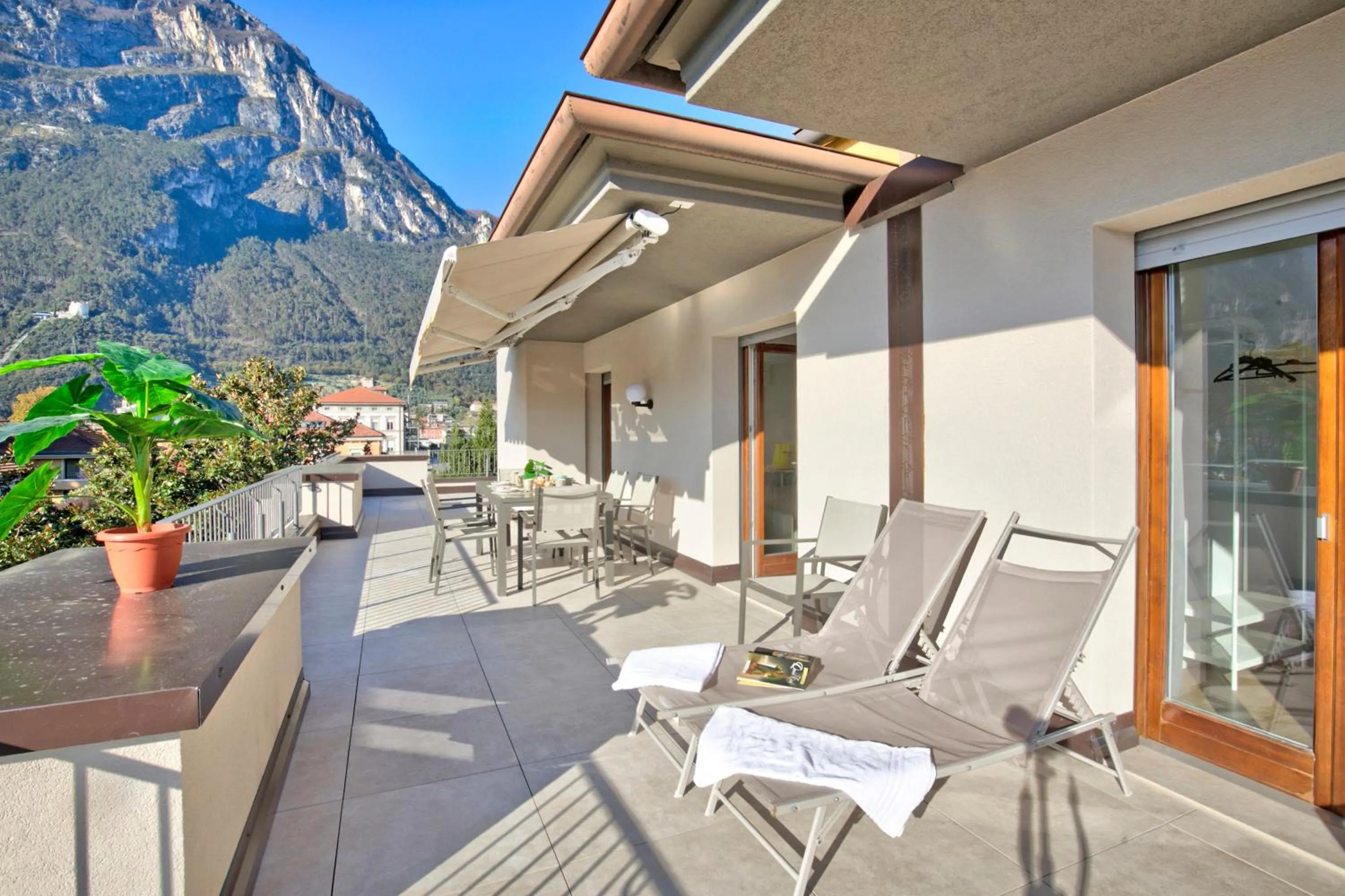 Balcony/Terrace in Antares150m from the Lake - Happy Rentals