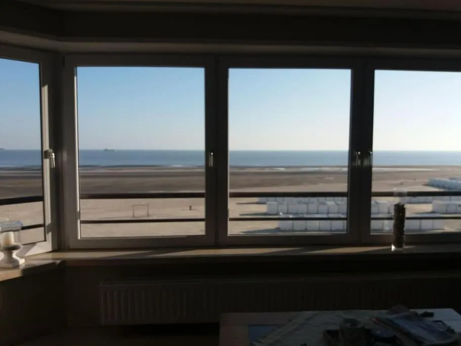 Appartement zeedijk Heist met garage