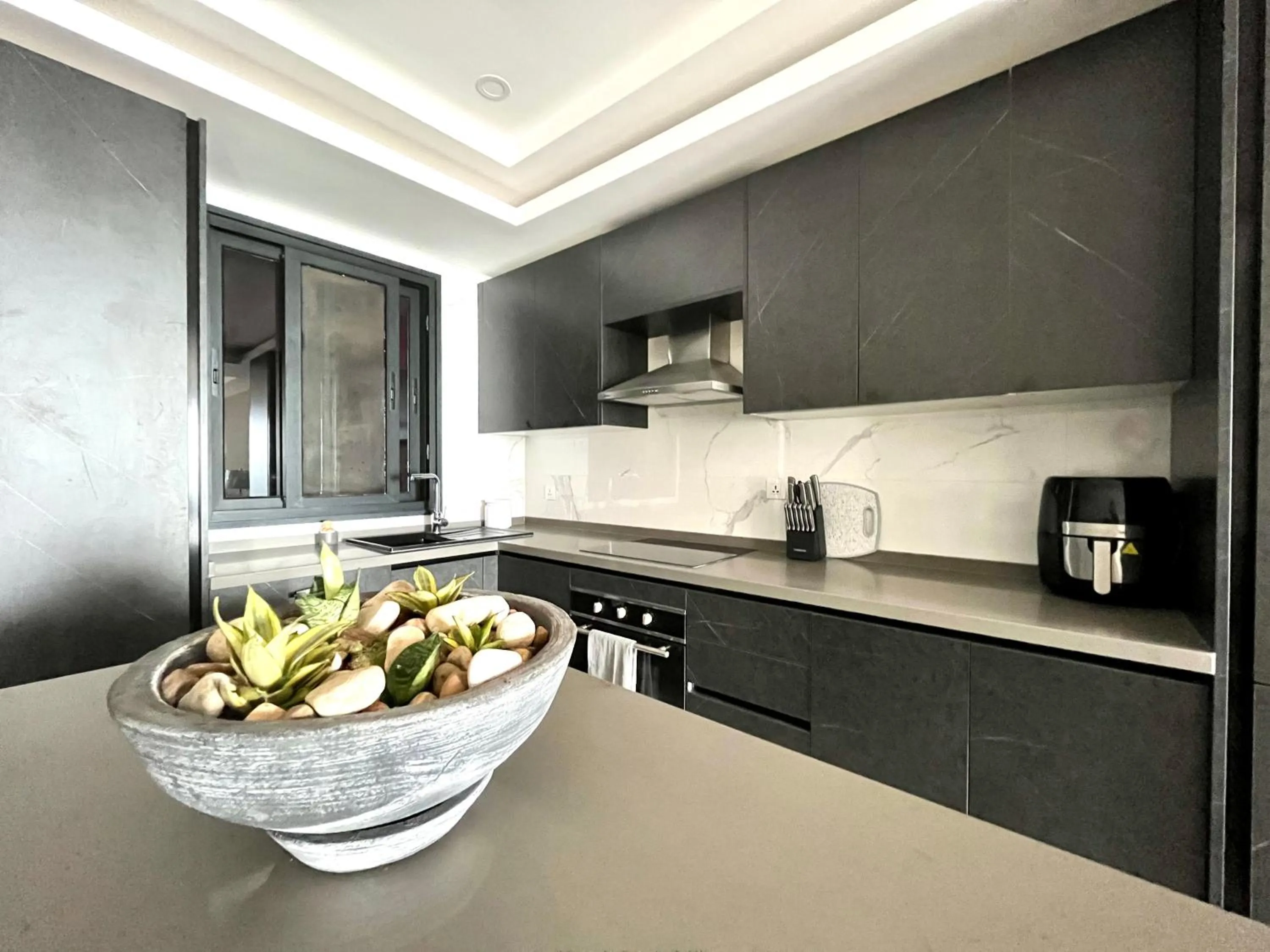 Kitchen or kitchenette in Kololi Sands Apartments