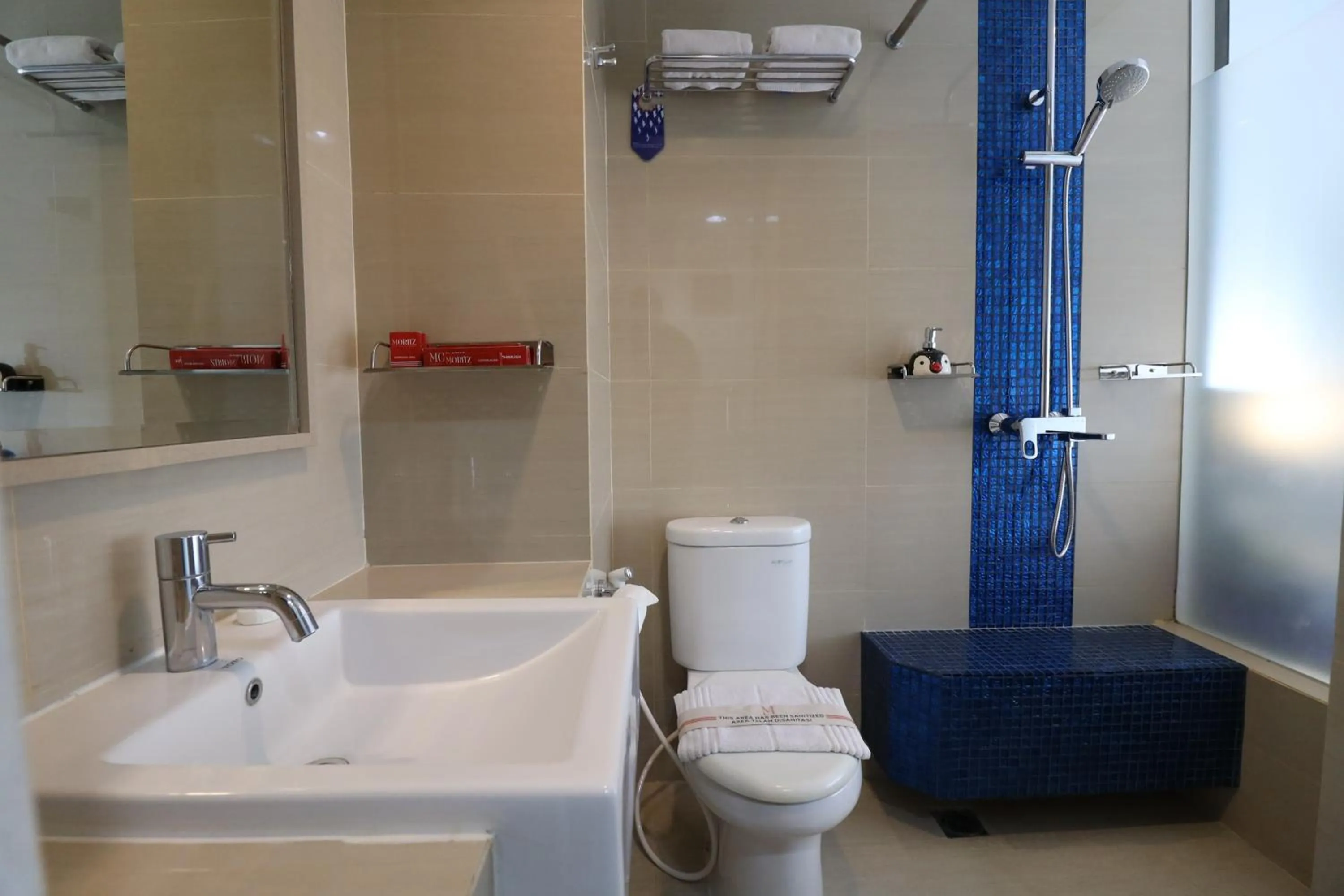 Toilet in Moritz Biz Gandaria