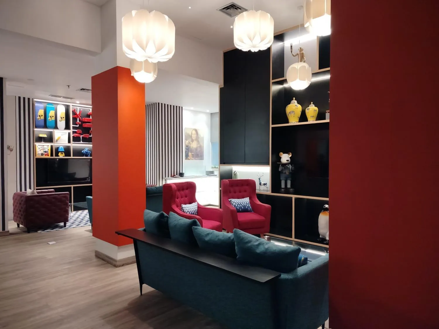 Area and facilities in Moritz Biz Gandaria