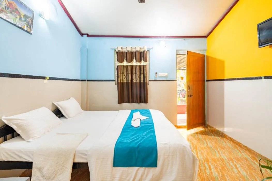Bed in Casanova by the Sea - Just a walk away to Canacona Beach