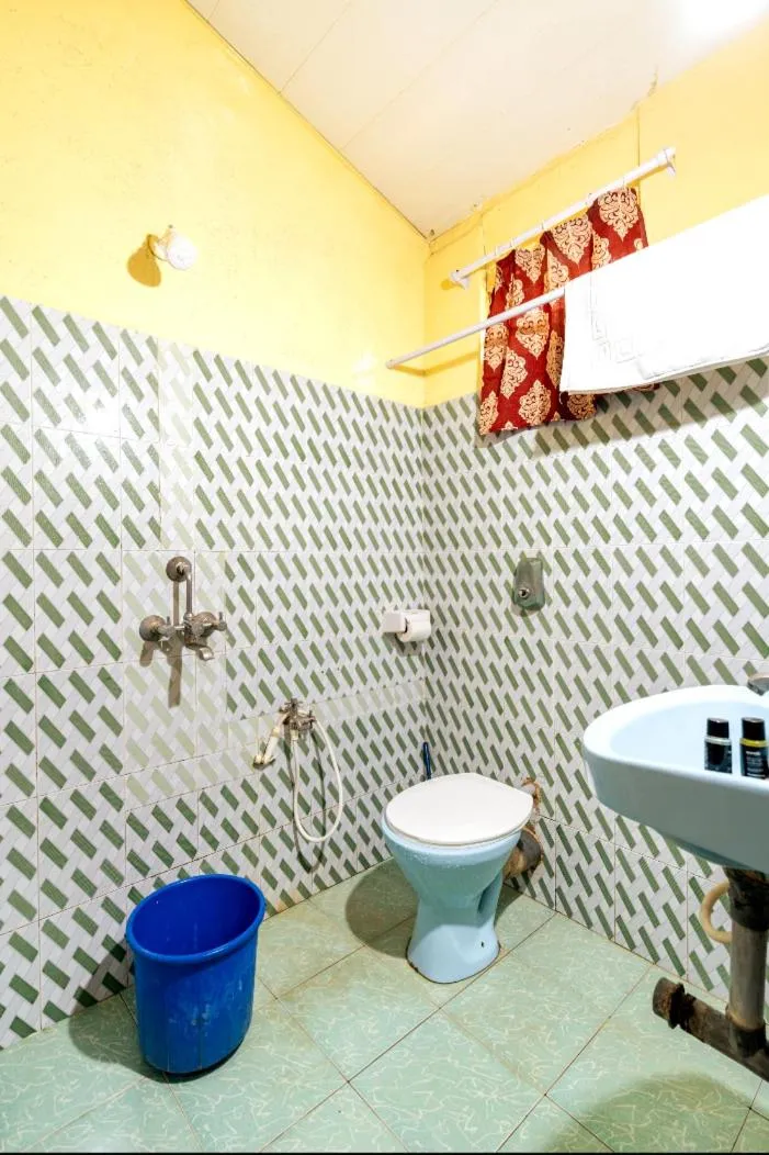 Bathroom in Casanova by the Sea - Just a walk away to Canacona Beach