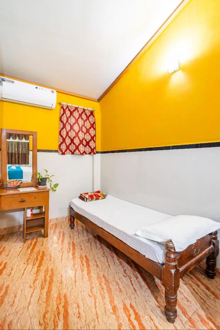 Bed in Casanova by the Sea - Just a walk away to Canacona Beach