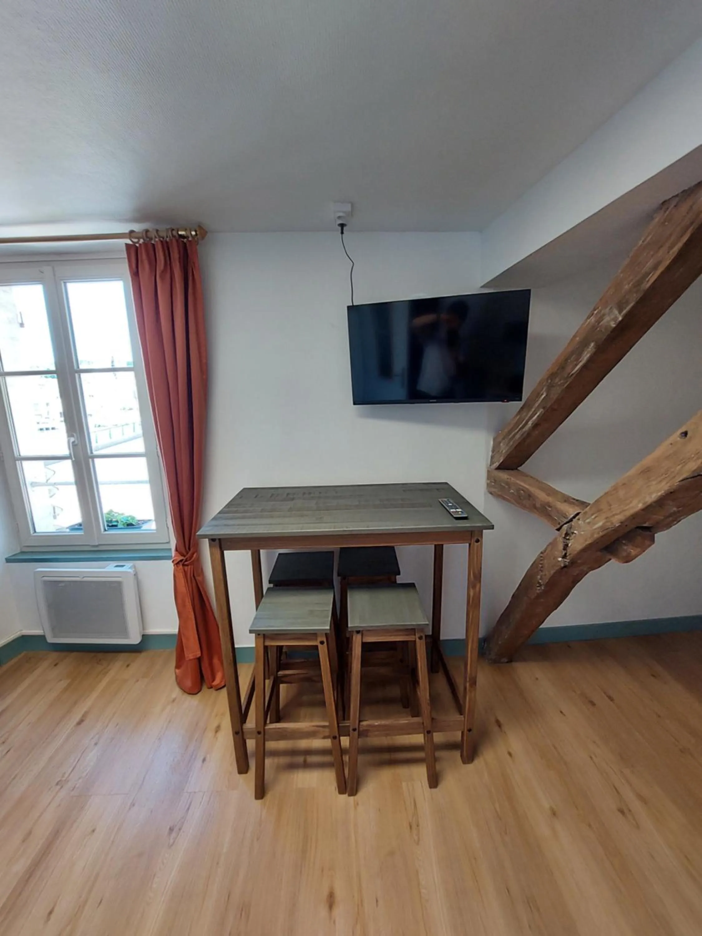 TV and multimedia in Kilomètre 99