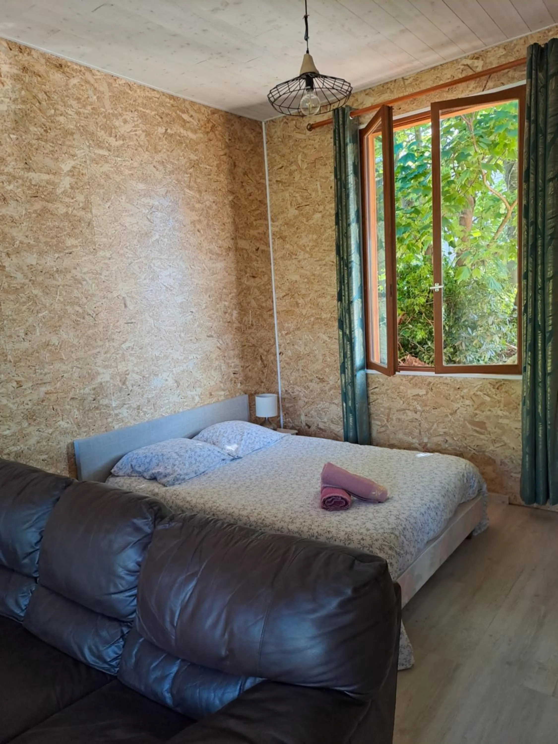 Bed in Kilomètre 99