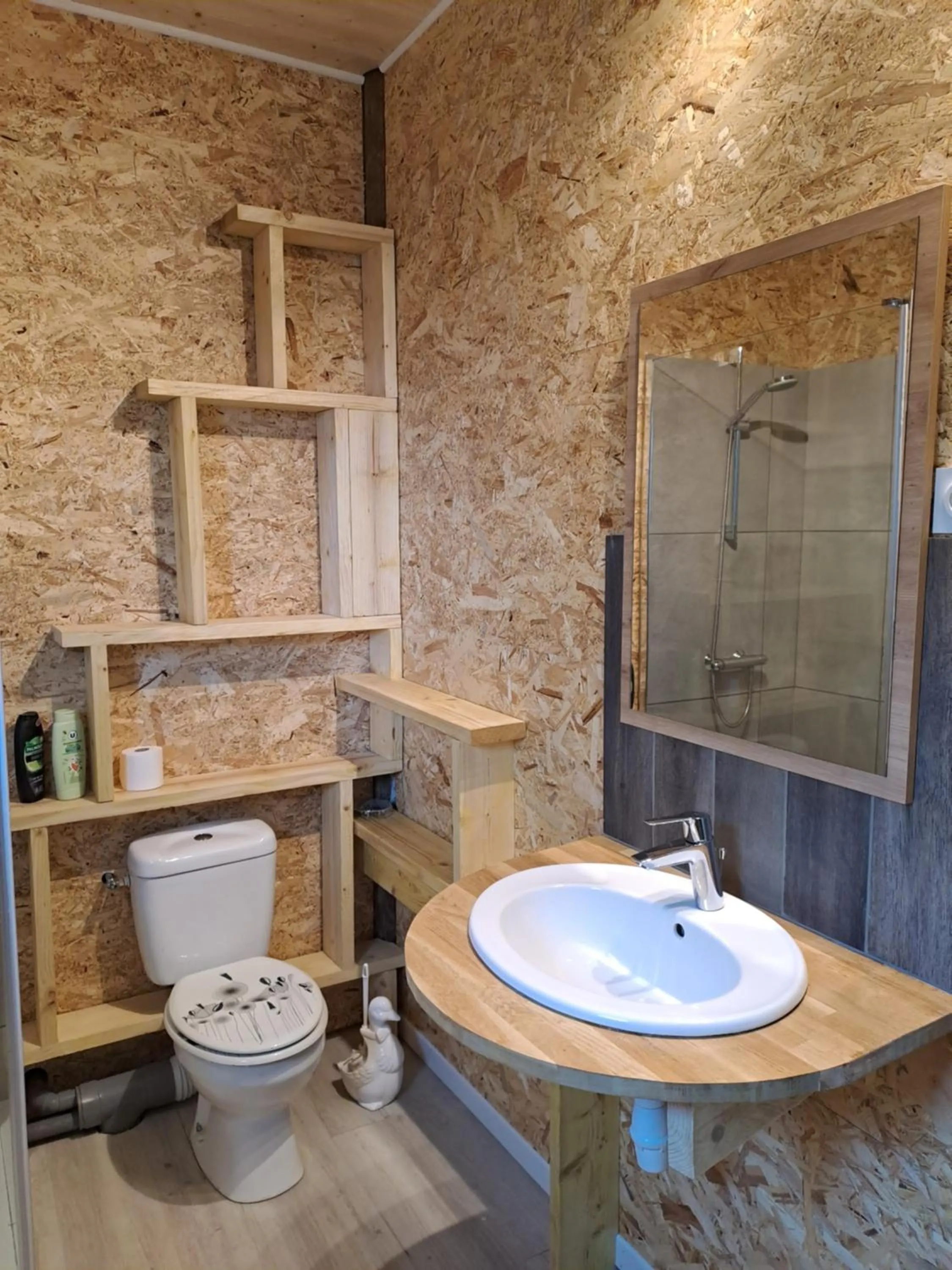 Toilet in Kilomètre 99