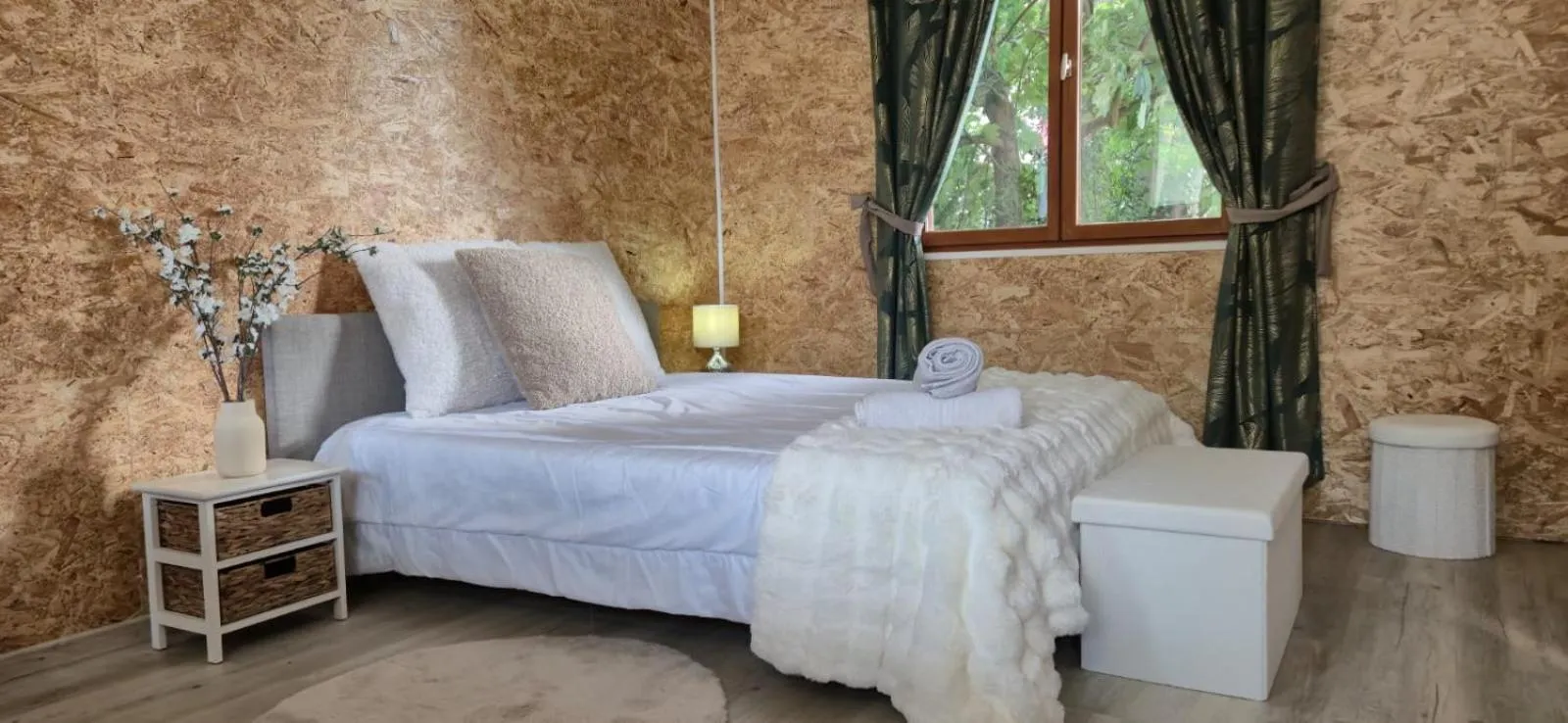 Bedroom, Bed in Kilomètre 99