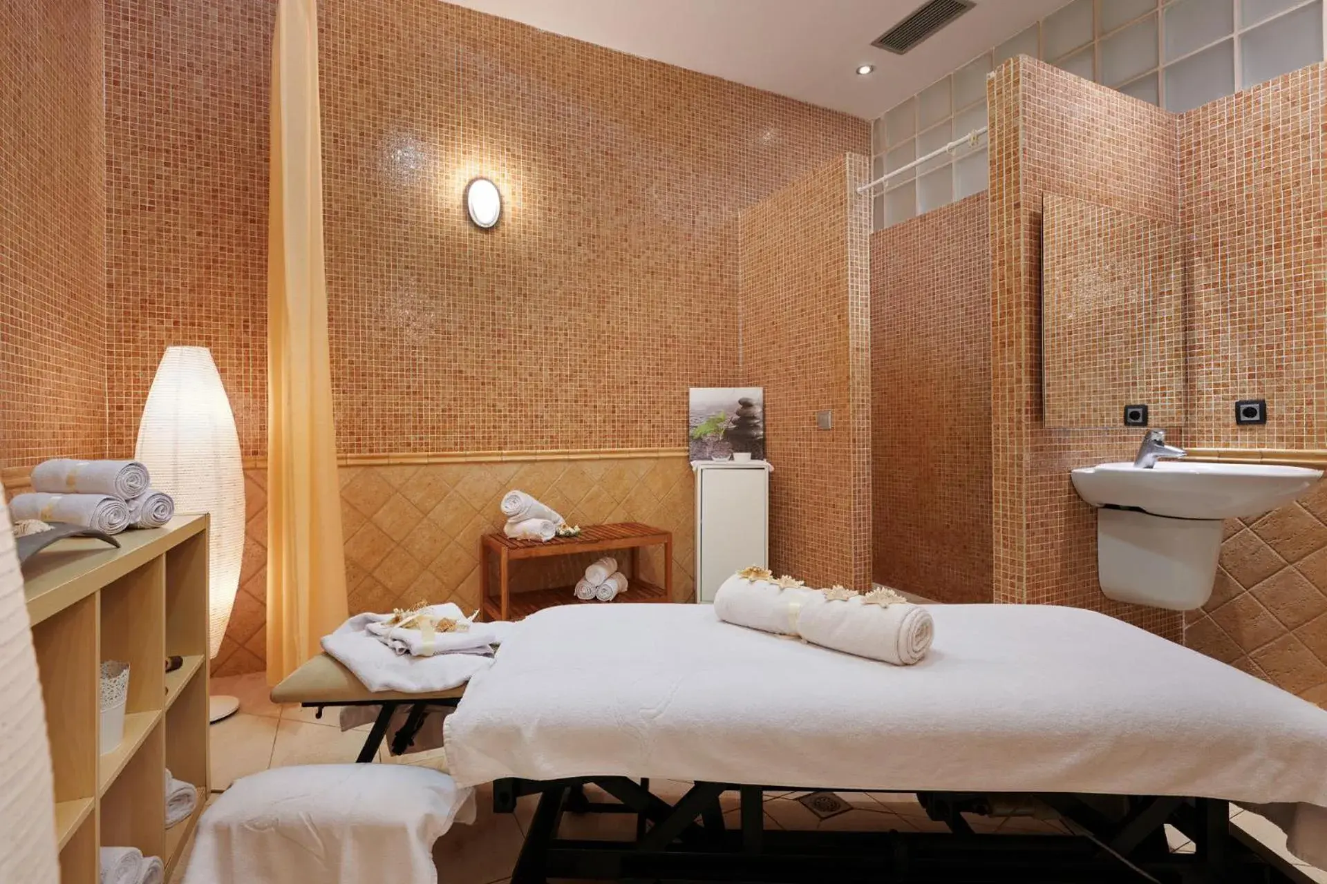 Massage, Bed in Grupotel Gran Vista & Spa Massage, Bed in Grupotel Gran Vista & Spa