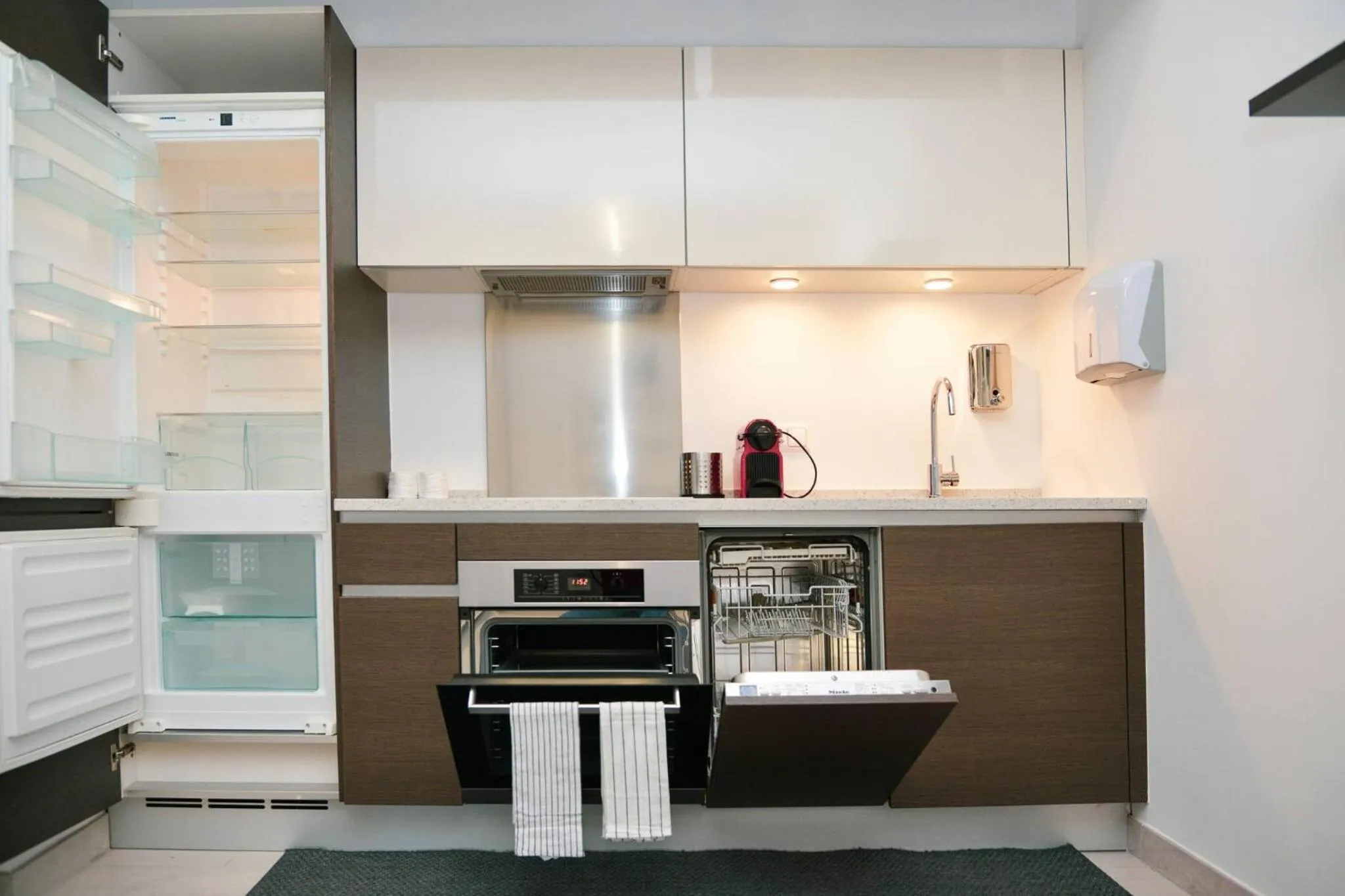 Coffee/tea facilities in New Central Plaza Apartment -2
