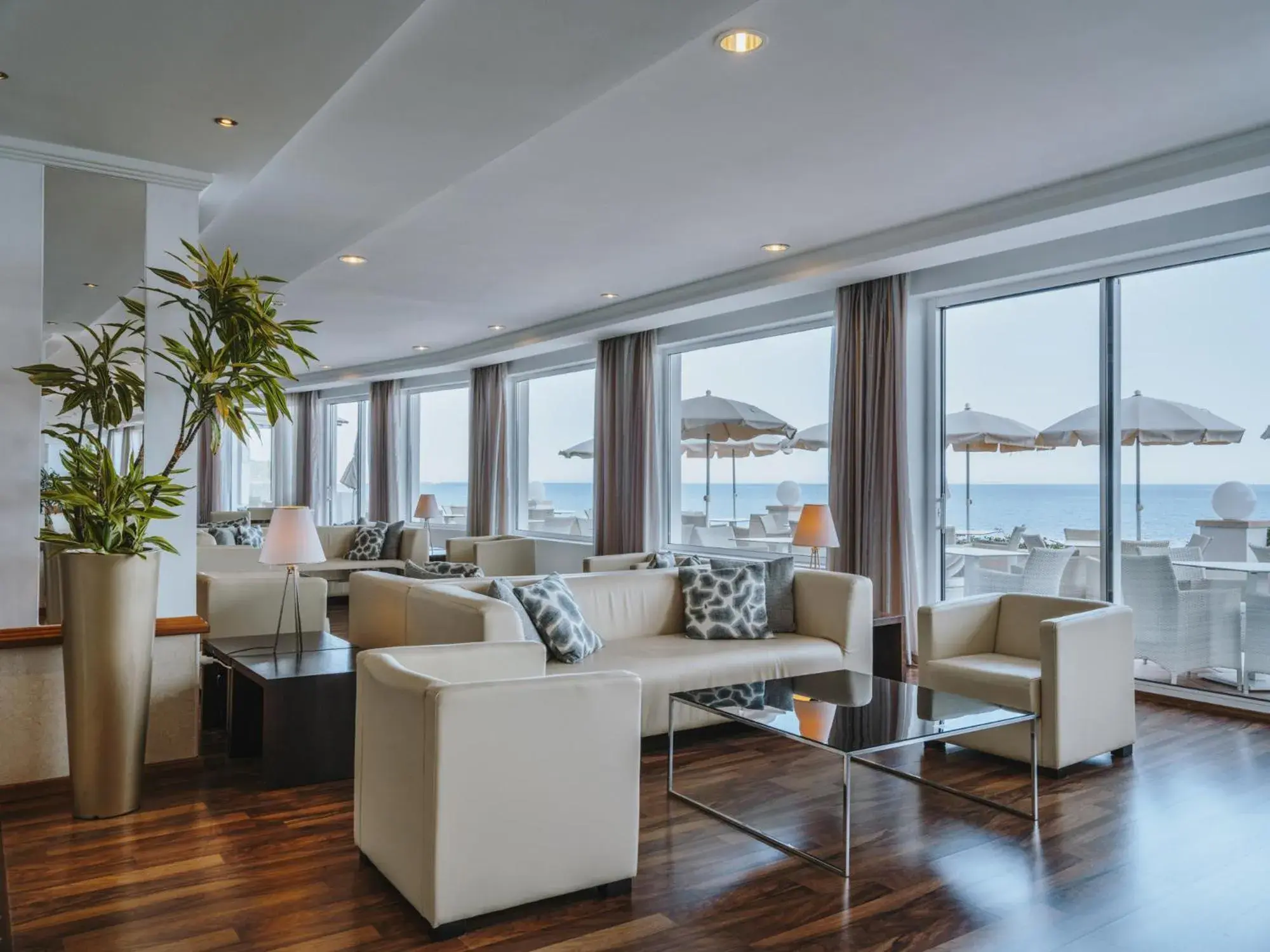 Lounge or bar in Grupotel Aguait Resort & Spa - Adults Only Lounge or bar in Grupotel Aguait Resort & Spa - Adults Only