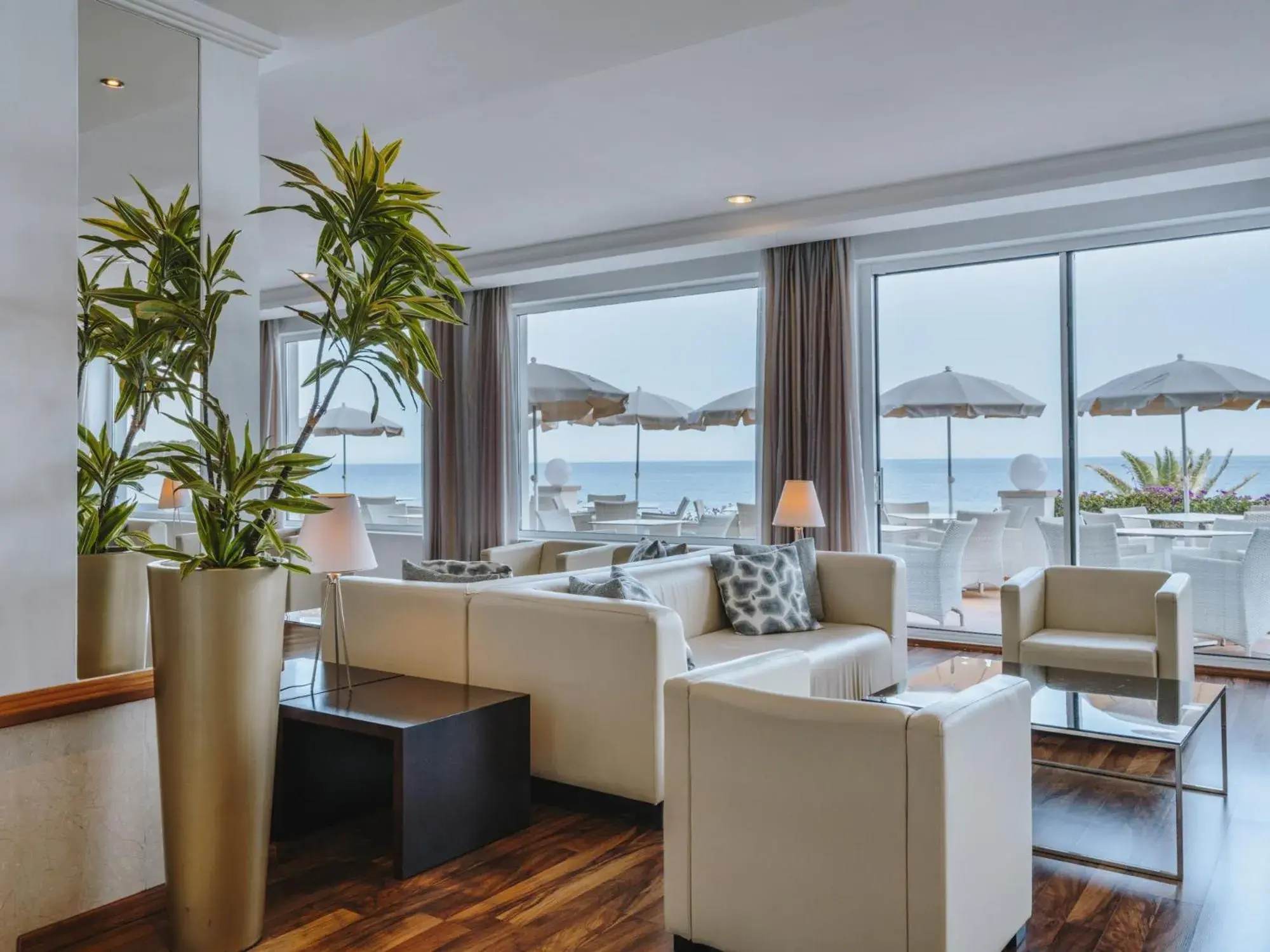 Lounge or bar in Grupotel Aguait Resort & Spa - Adults Only Lounge or bar in Grupotel Aguait Resort & Spa - Adults Only