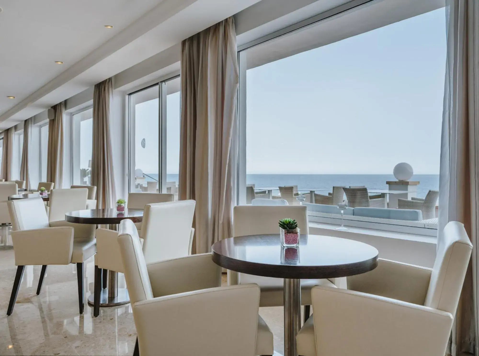 Lounge or bar in Grupotel Aguait Resort & Spa - Adults Only Lounge or bar in Grupotel Aguait Resort & Spa - Adults Only