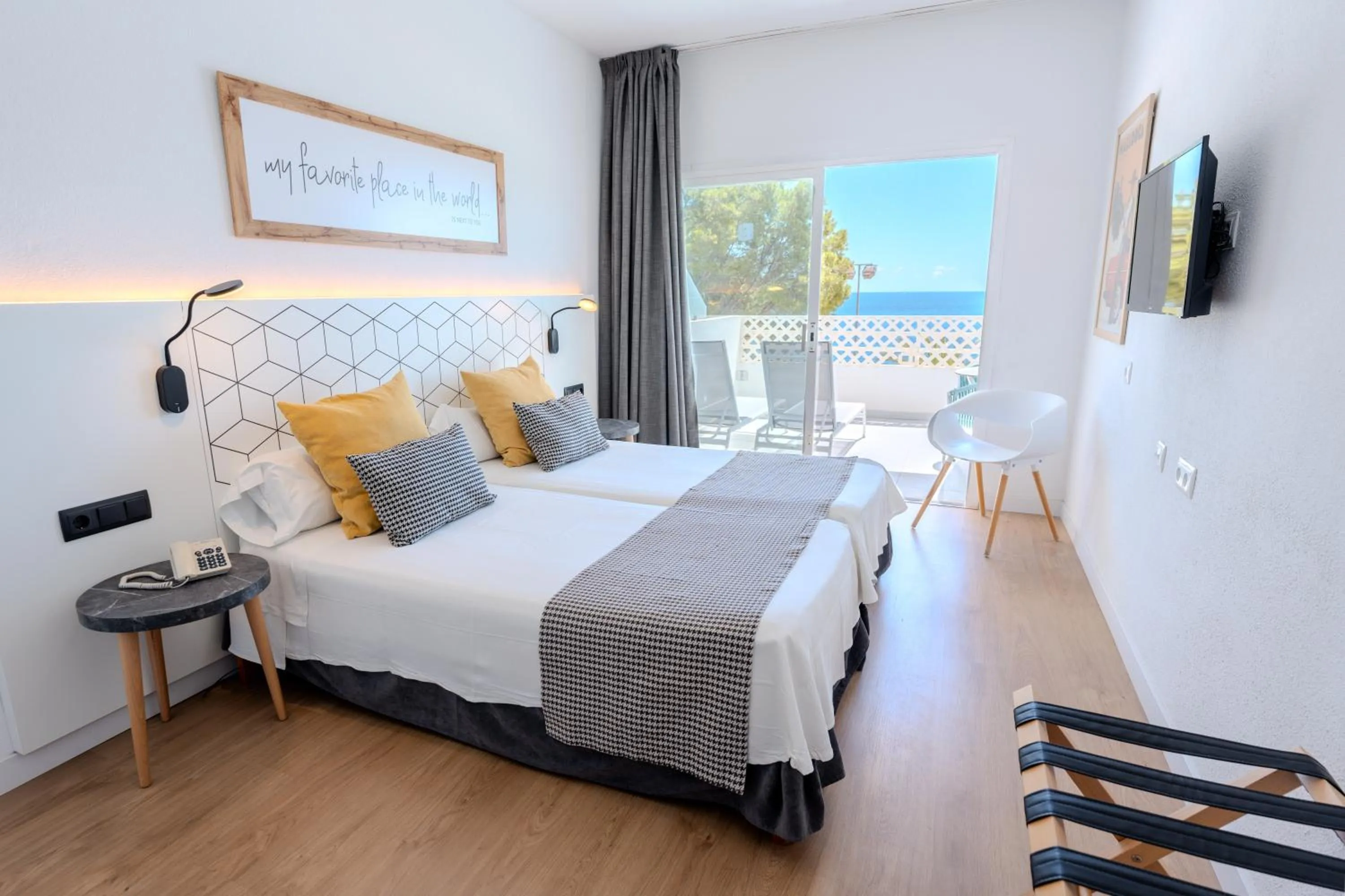 Bed in Flamboyan Caribe Hotel & Spa