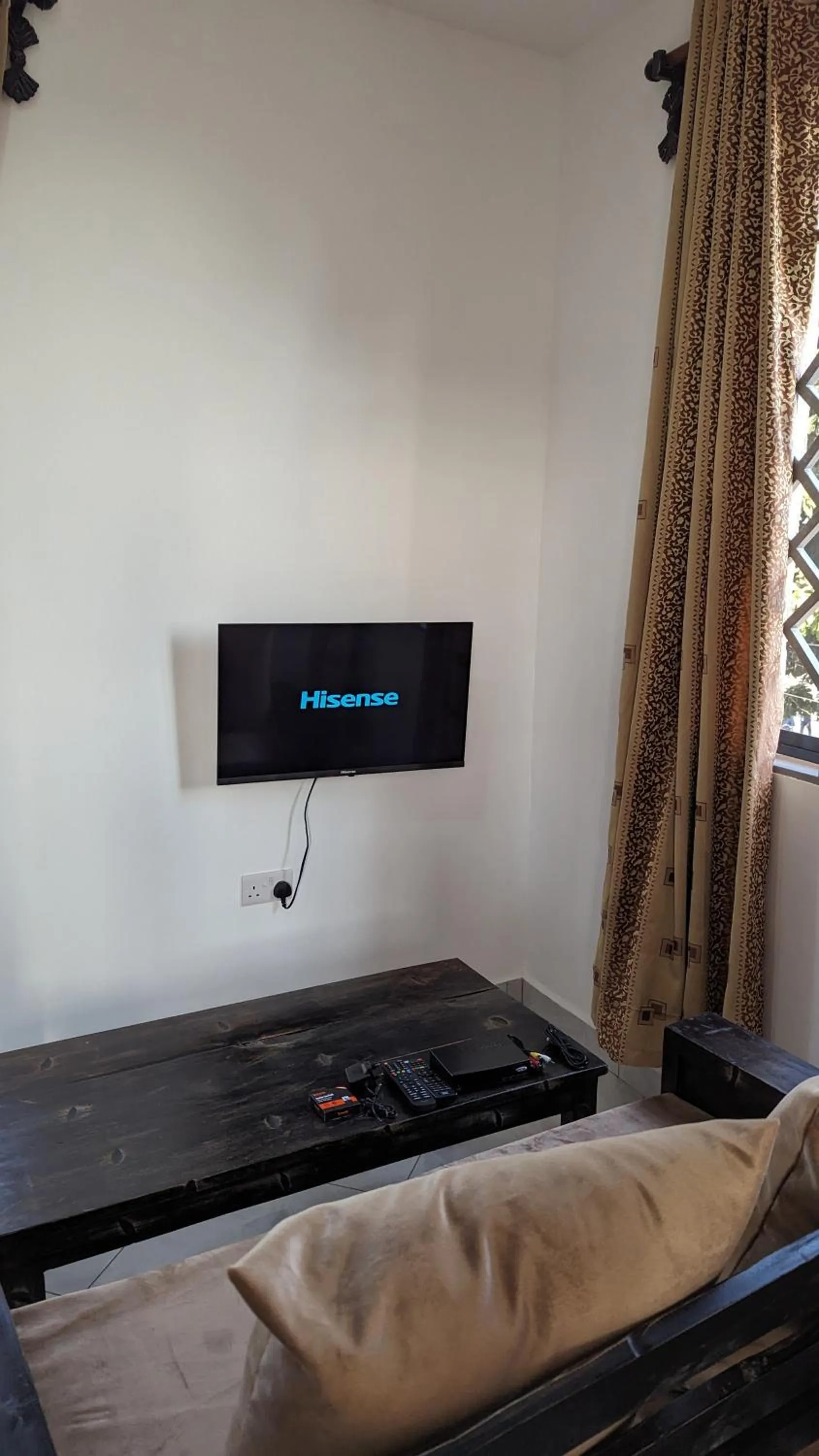 Communal lounge/ TV room in Mufasa city Hostel and Apartments