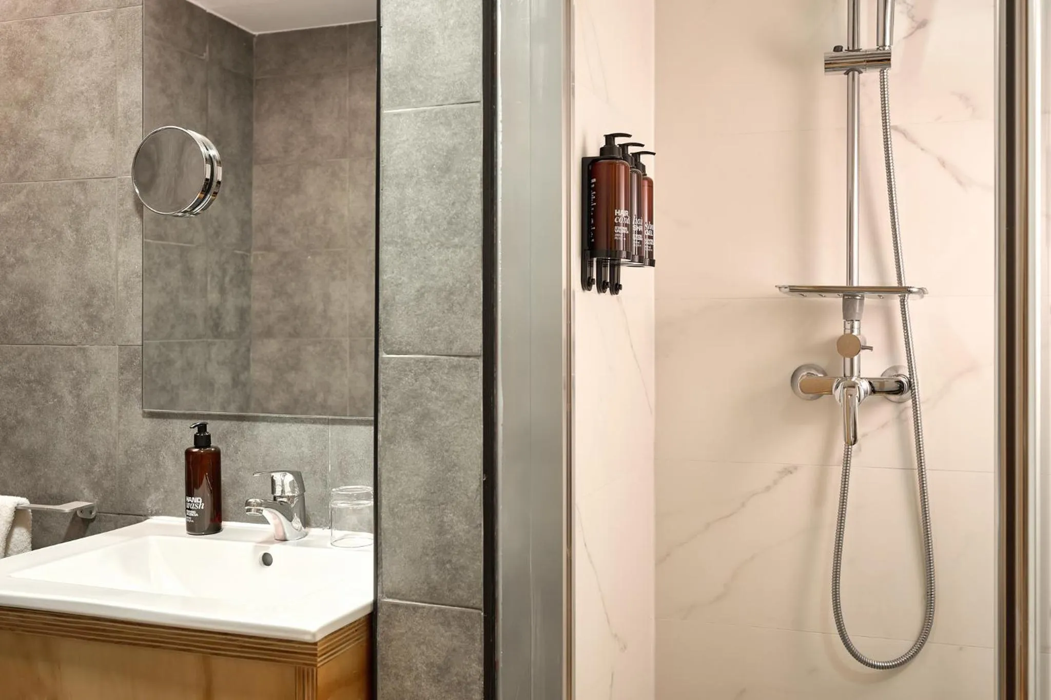 Bathroom in Rooms Ciencias