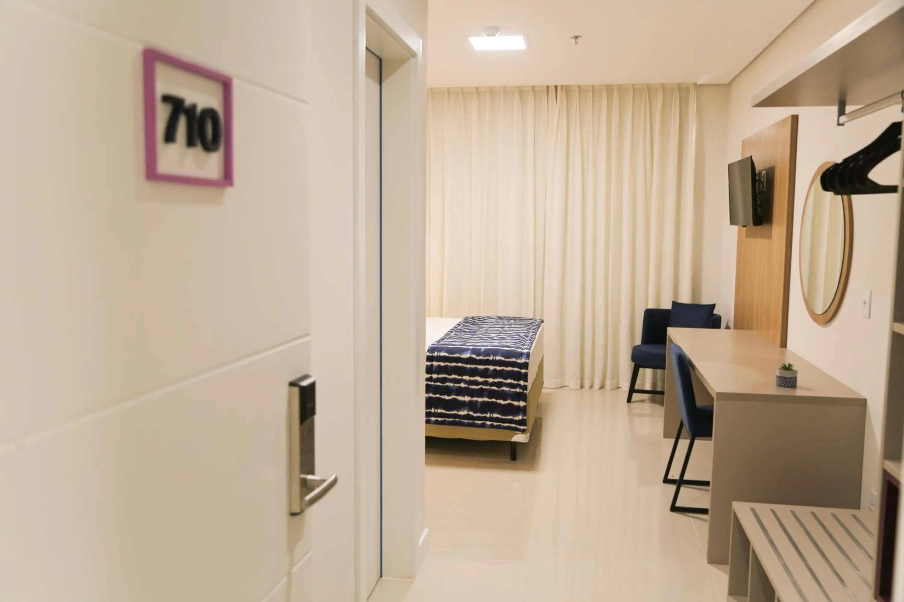 TV and multimedia, Bed in Trento Hotel Guaíra by Unna