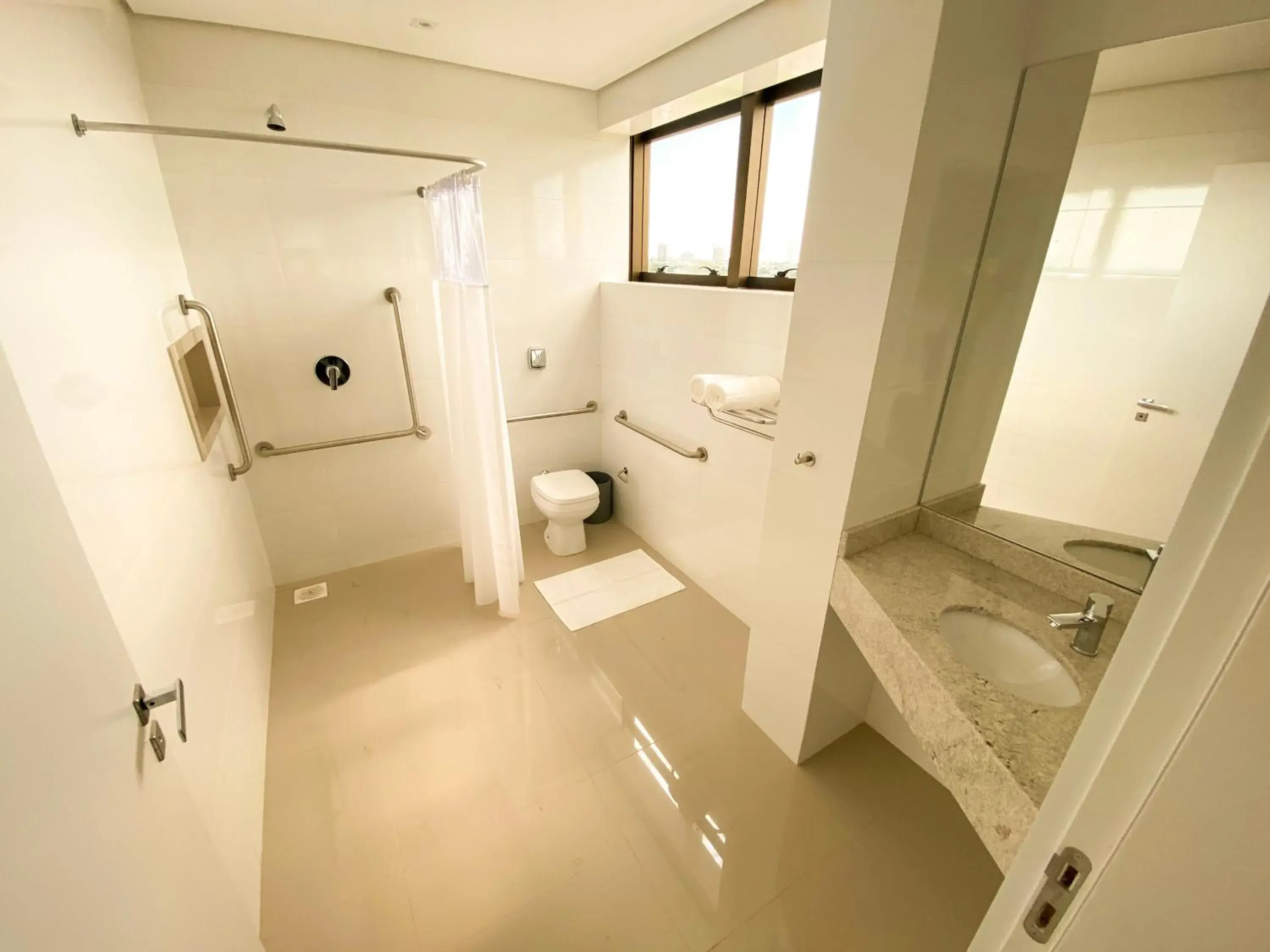 Double Room - single occupancy - Disability Access in Trento Hotel Guaíra by Unna Double Room - single occupancy - Disability Access in Trento Hotel Guaíra by Unna