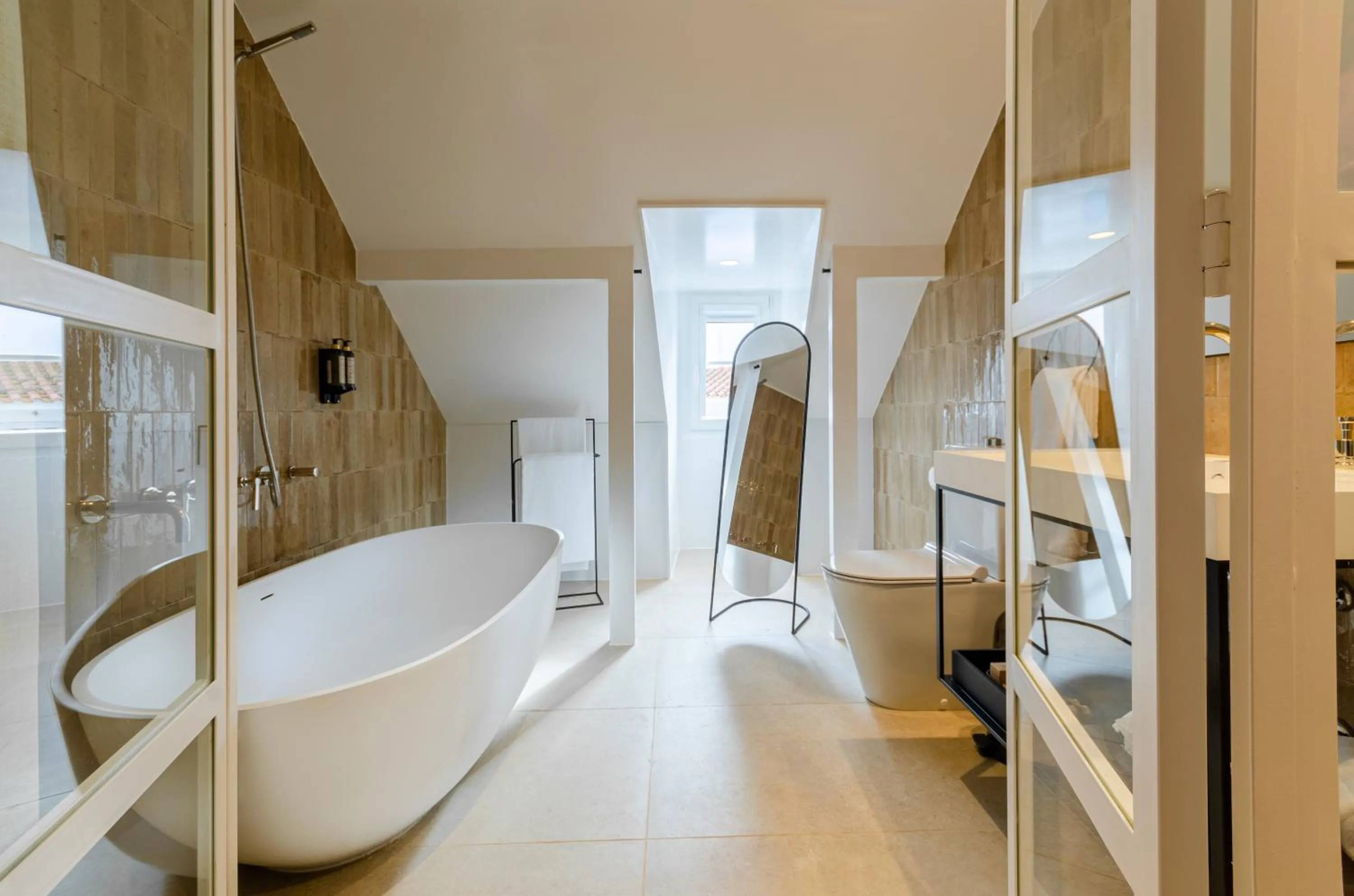 Toilet in BCascais Boutique House by APT IIN Cascais Center