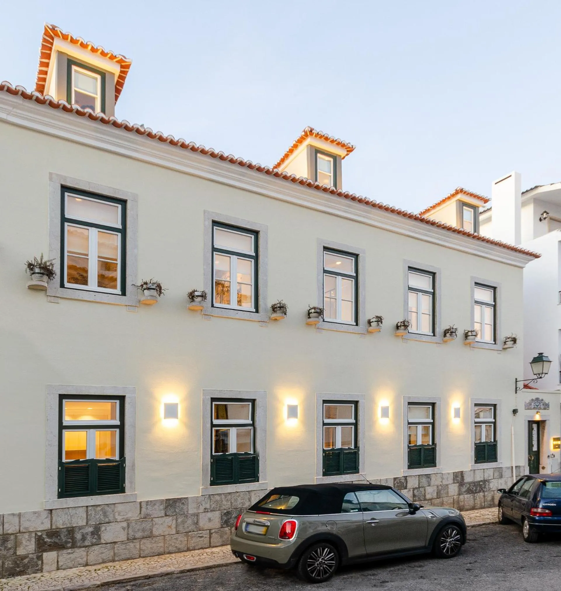 Facade/entrance in BCascais Boutique House by APT IIN Cascais Center