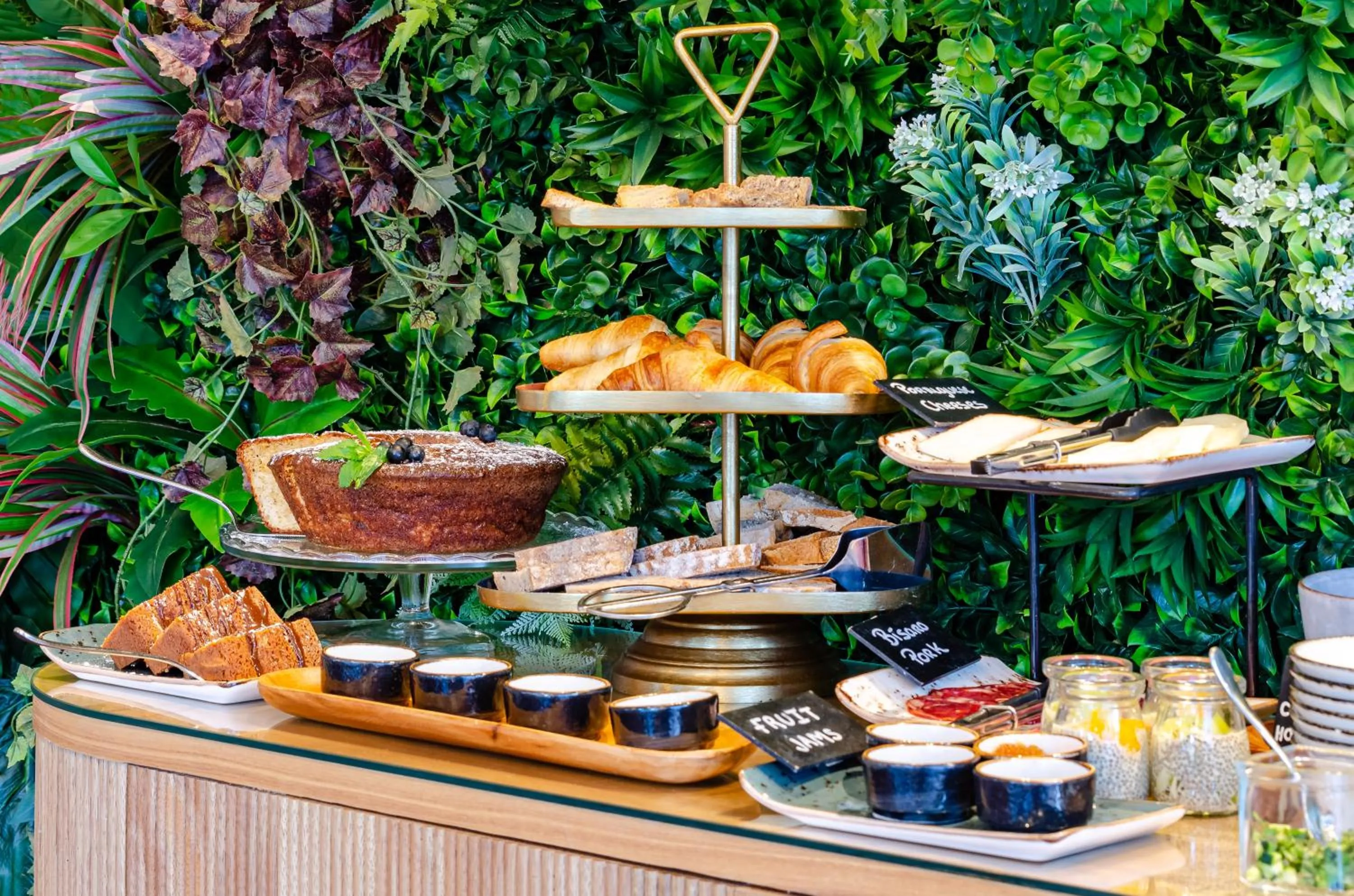 Food and drinks in BCascais Boutique House by APT IIN Cascais Center