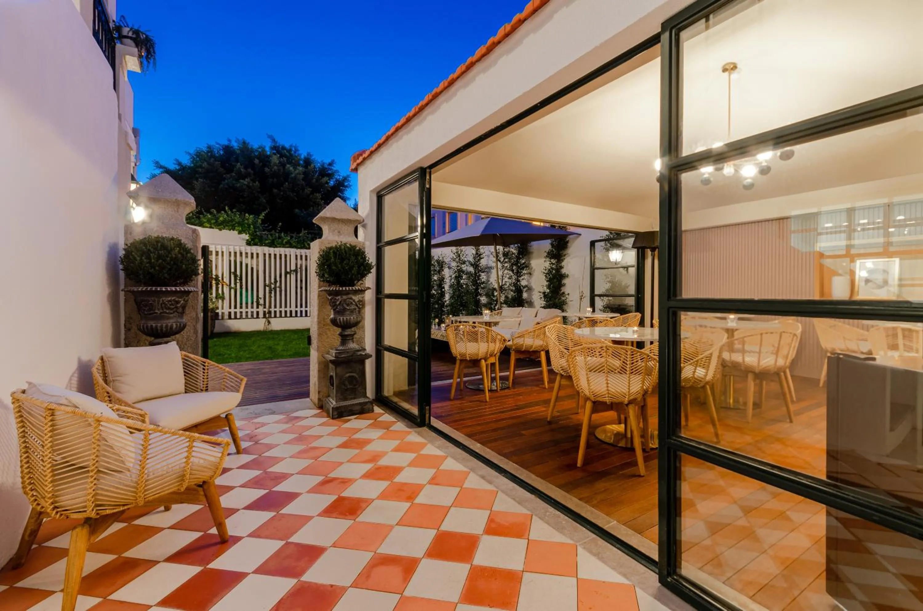 Night in BCascais Boutique House by APT IIN Cascais Center